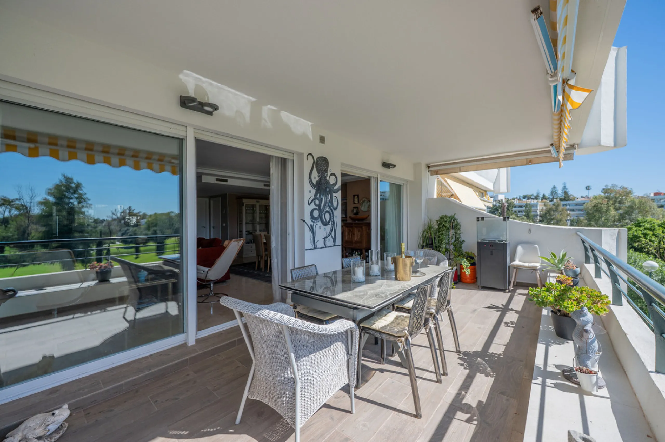 This truly special home combines space, light and tranquility in one of Guadalmina's most sought-after settings. Located on the first floor yet elevated above the golf course, the apartment enjoys the feel of a third floor or penthouse, with uninterrupted