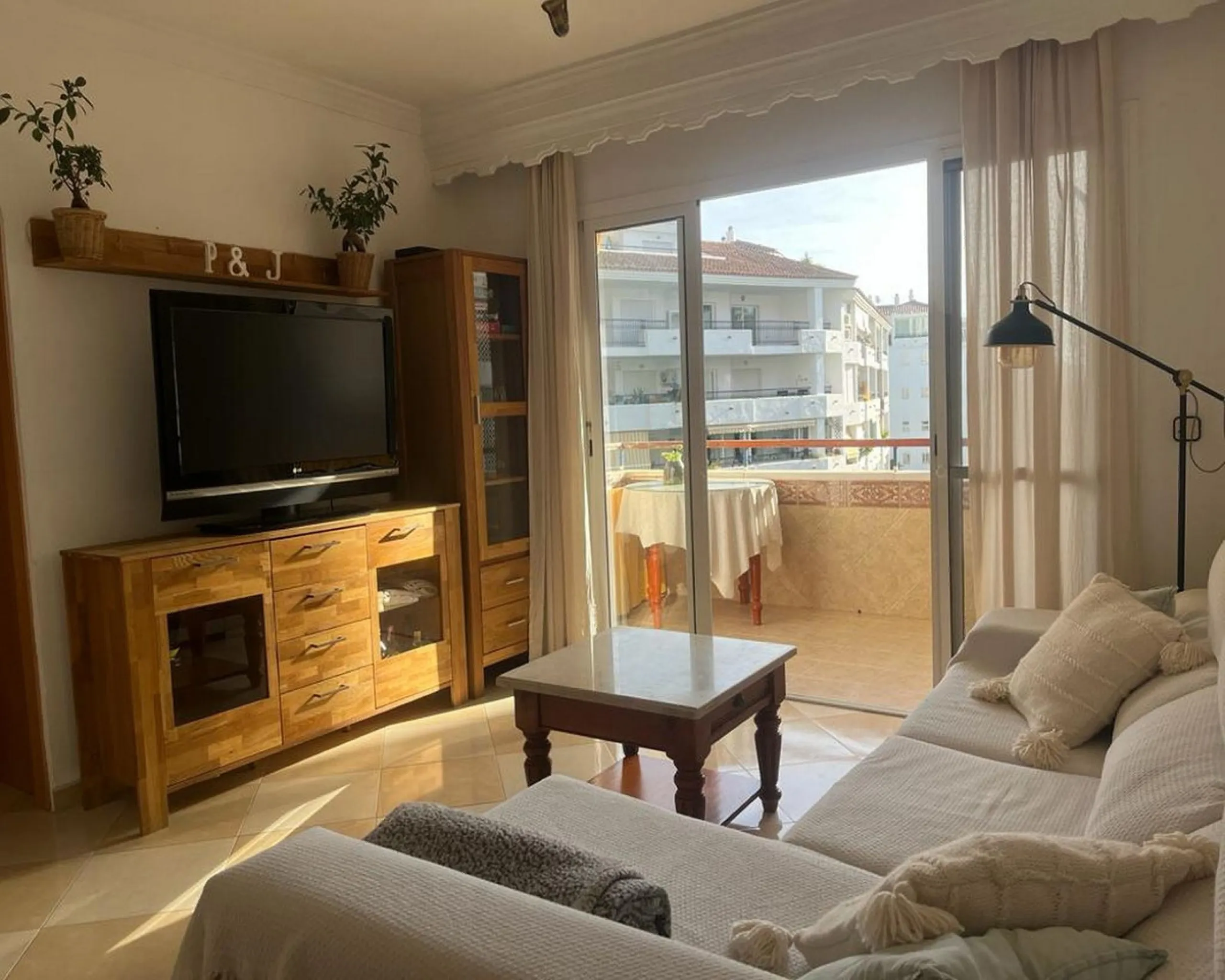Apartment - Middle Floor Apartment в продаже в Mijas, Málaga. В доме 2 спален и 1 ванных комнат. Площадь дома 77 м²
