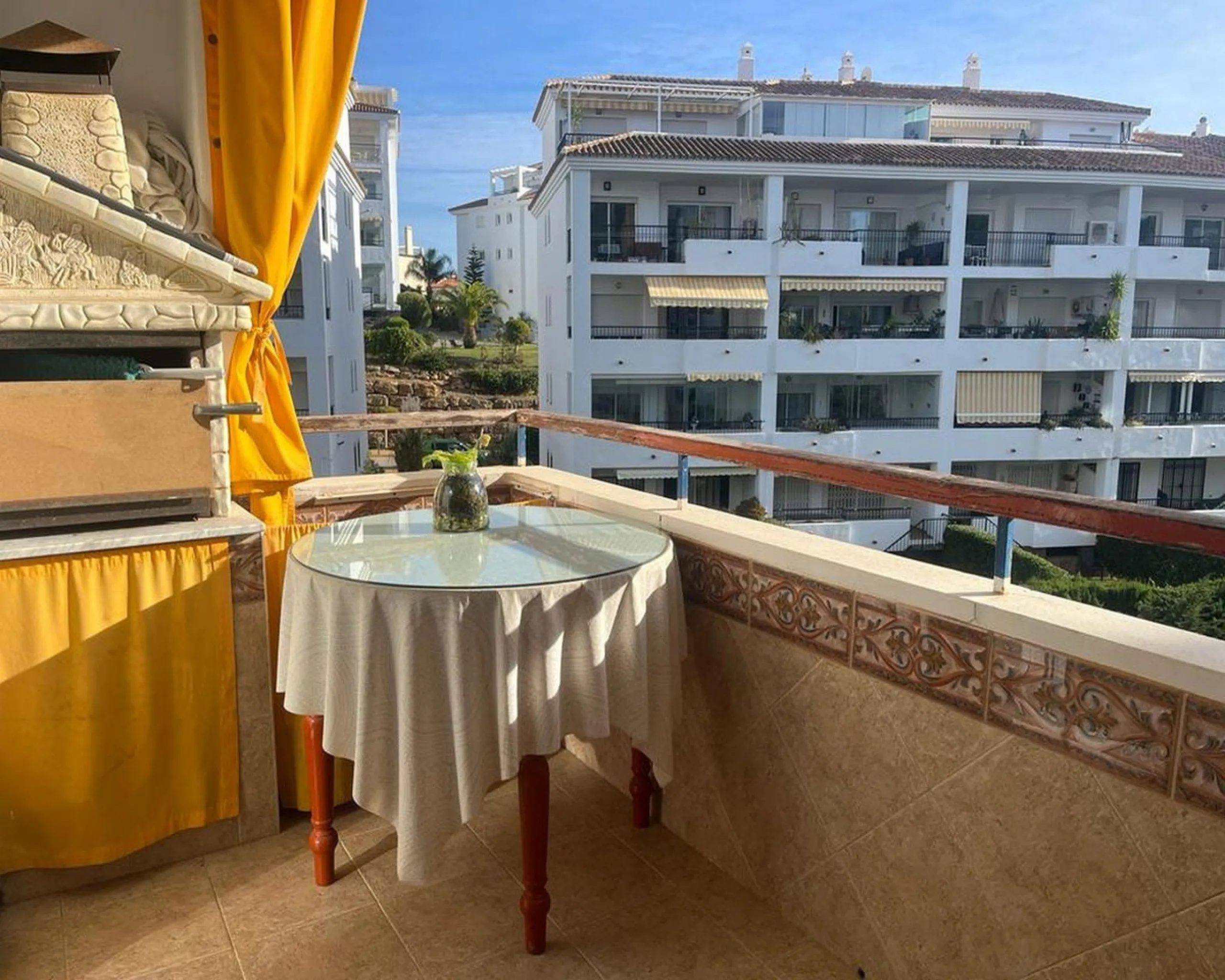 Apartment - Middle Floor Apartment в продаже в Mijas, Málaga. В доме 2 спален и 1 ванных комнат. Площадь дома 77 м²