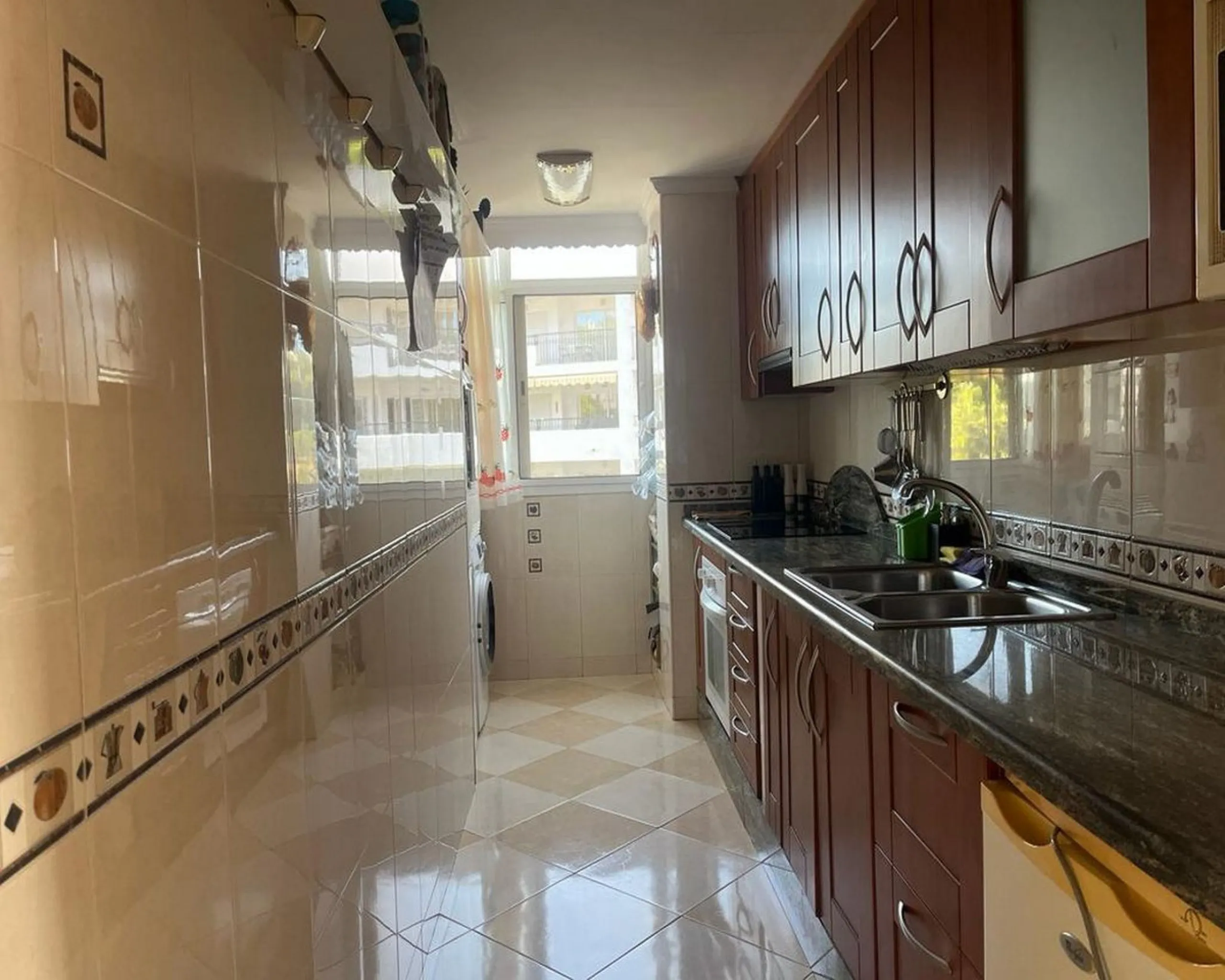 Apartment - Middle Floor Apartment в продаже в Mijas, Málaga. В доме 2 спален и 1 ванных комнат. Площадь дома 77 м²