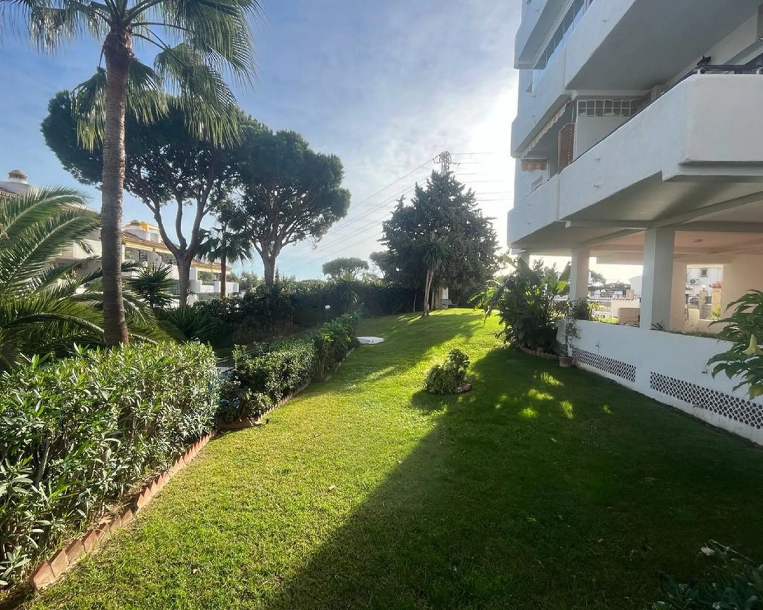 Apartment - Middle Floor Apartment в продаже в Mijas, Málaga. В доме 2 спален и 1 ванных комнат. Площадь дома 77 м²