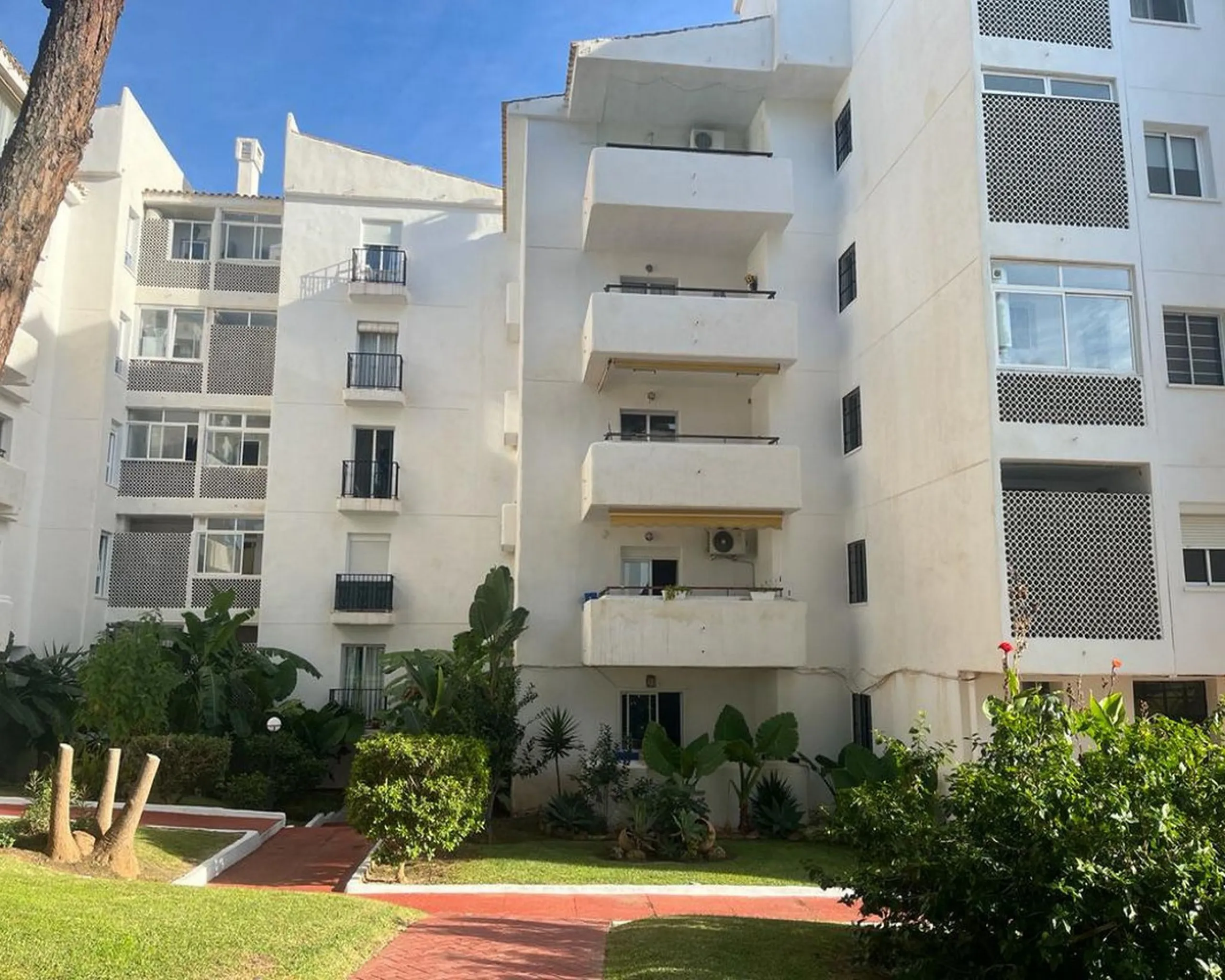 Apartment - Middle Floor Apartment в продаже в Mijas, Málaga. В доме 2 спален и 1 ванных комнат. Площадь дома 77 м²