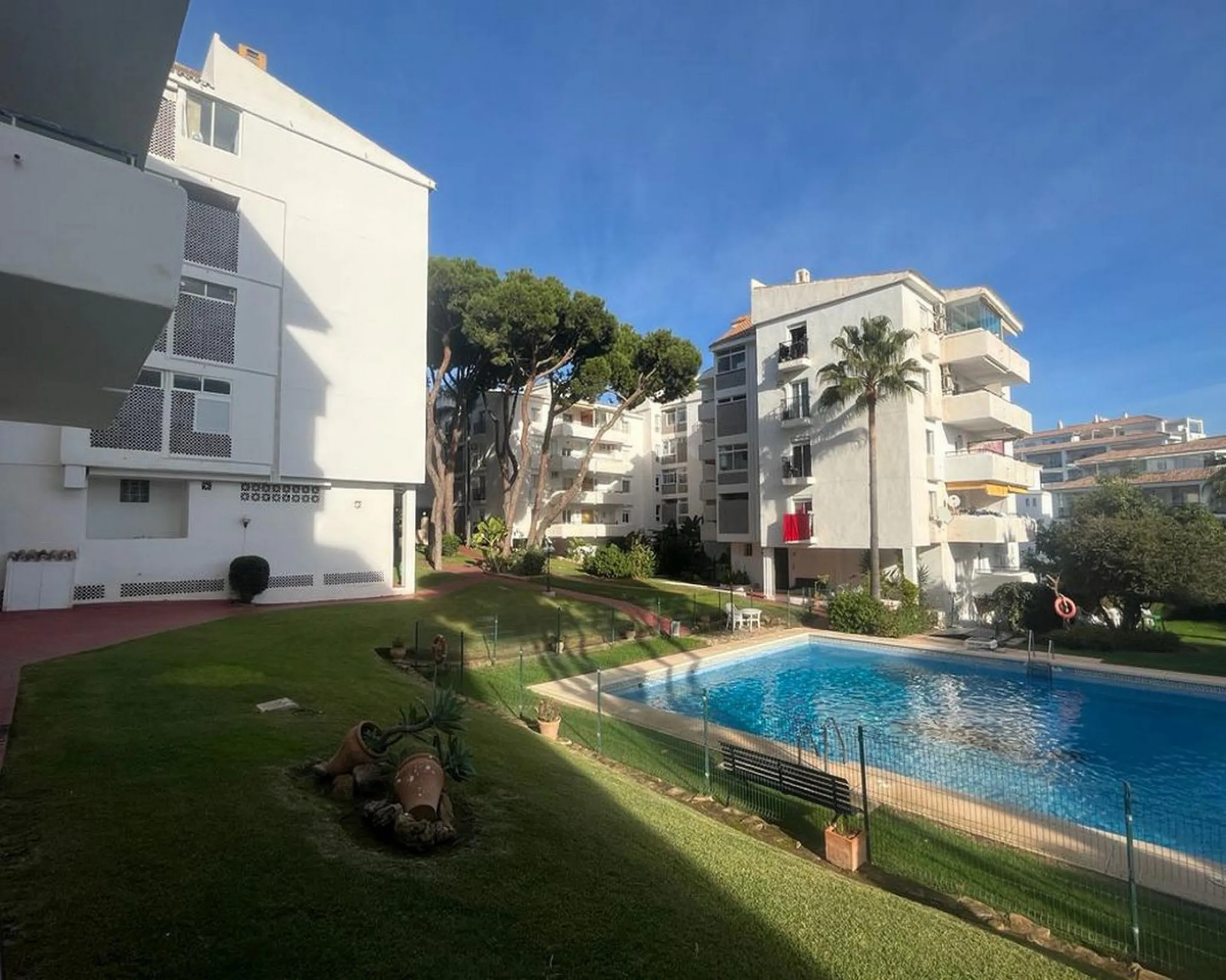 Apartment - Middle Floor Apartment в продаже в Mijas, Málaga. В доме 2 спален и 1 ванных комнат. Площадь дома 77 м²