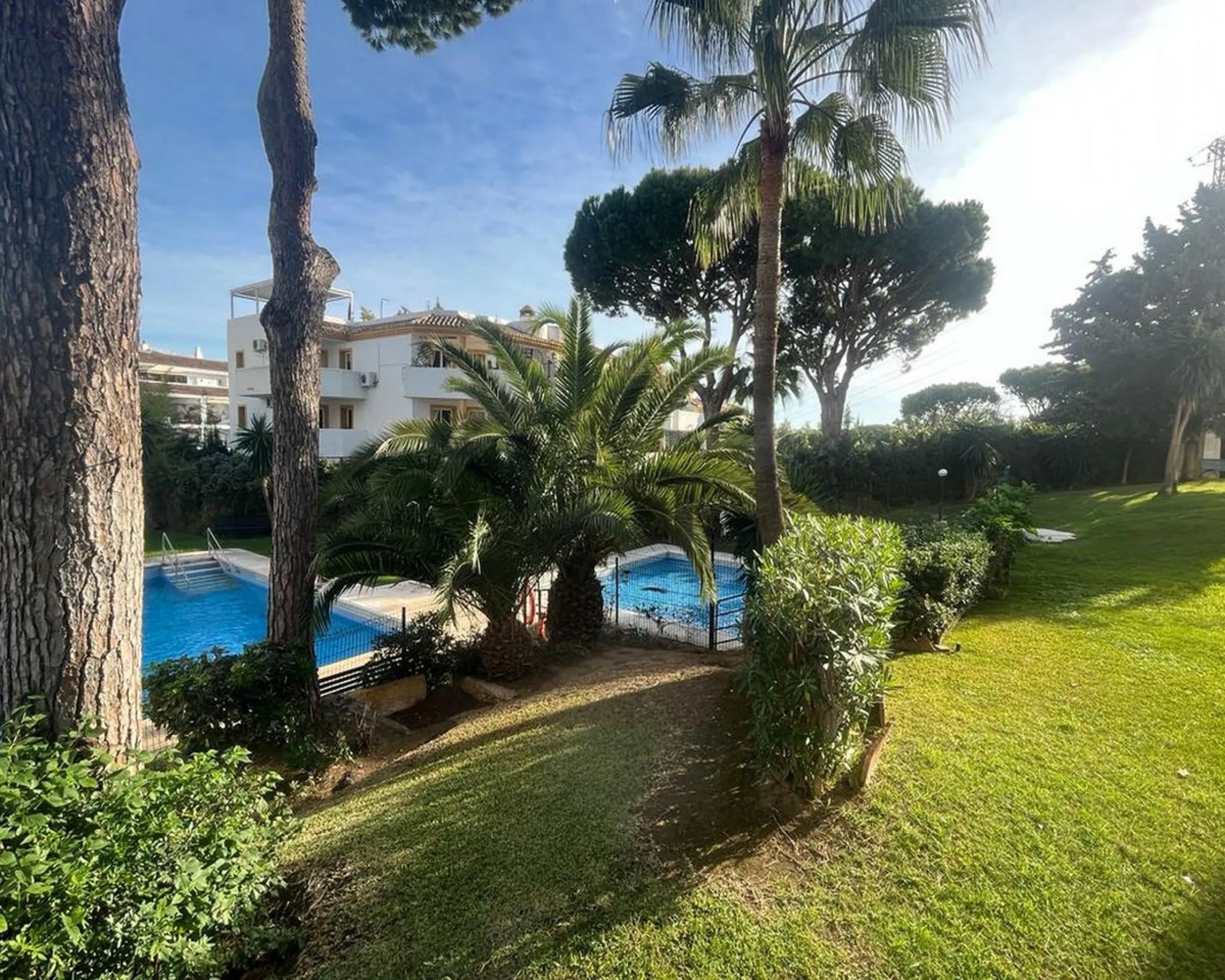 Apartment - Middle Floor Apartment в продаже в Mijas, Málaga. В доме 2 спален и 1 ванных комнат. Площадь дома 77 м²