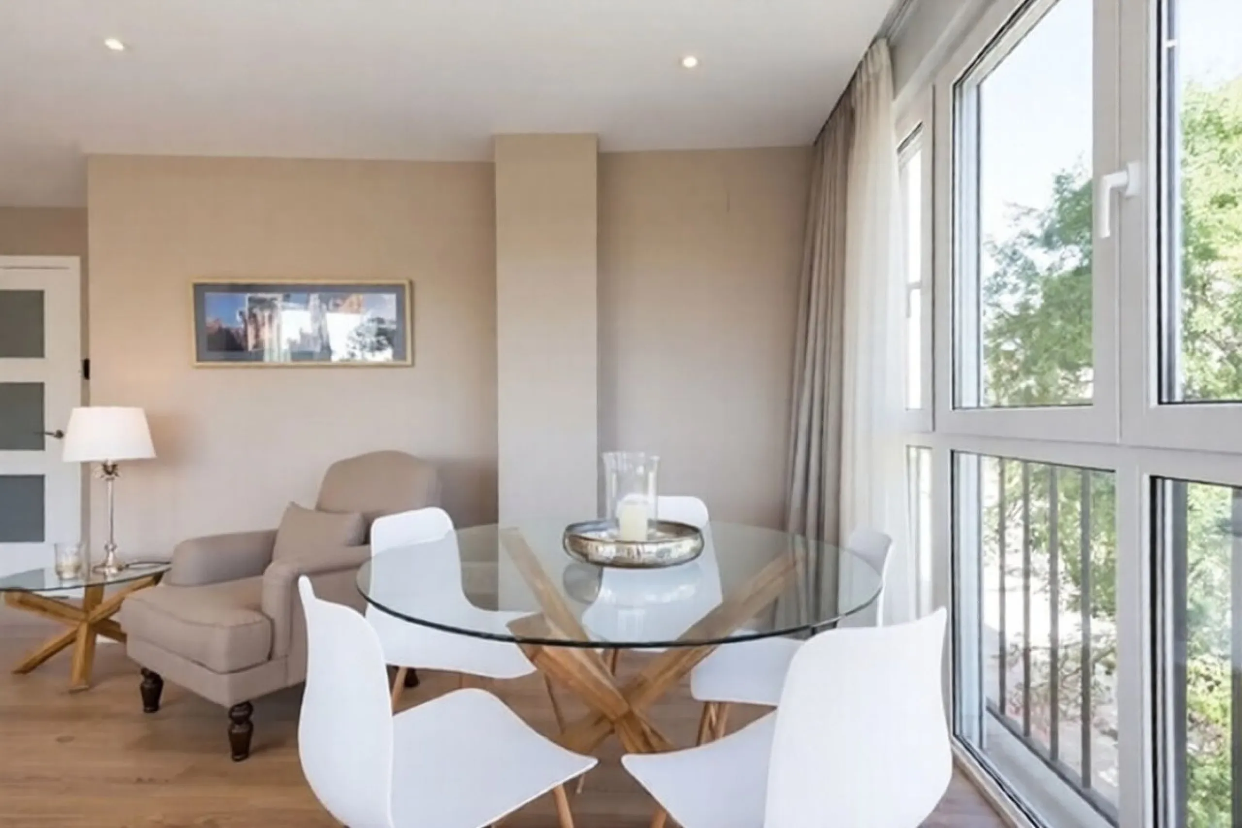 Apartment - Middle Floor Apartment в продаже в Málaga, Málaga. В доме 4 спален и 2 ванных комнат. Площадь дома 195 м²