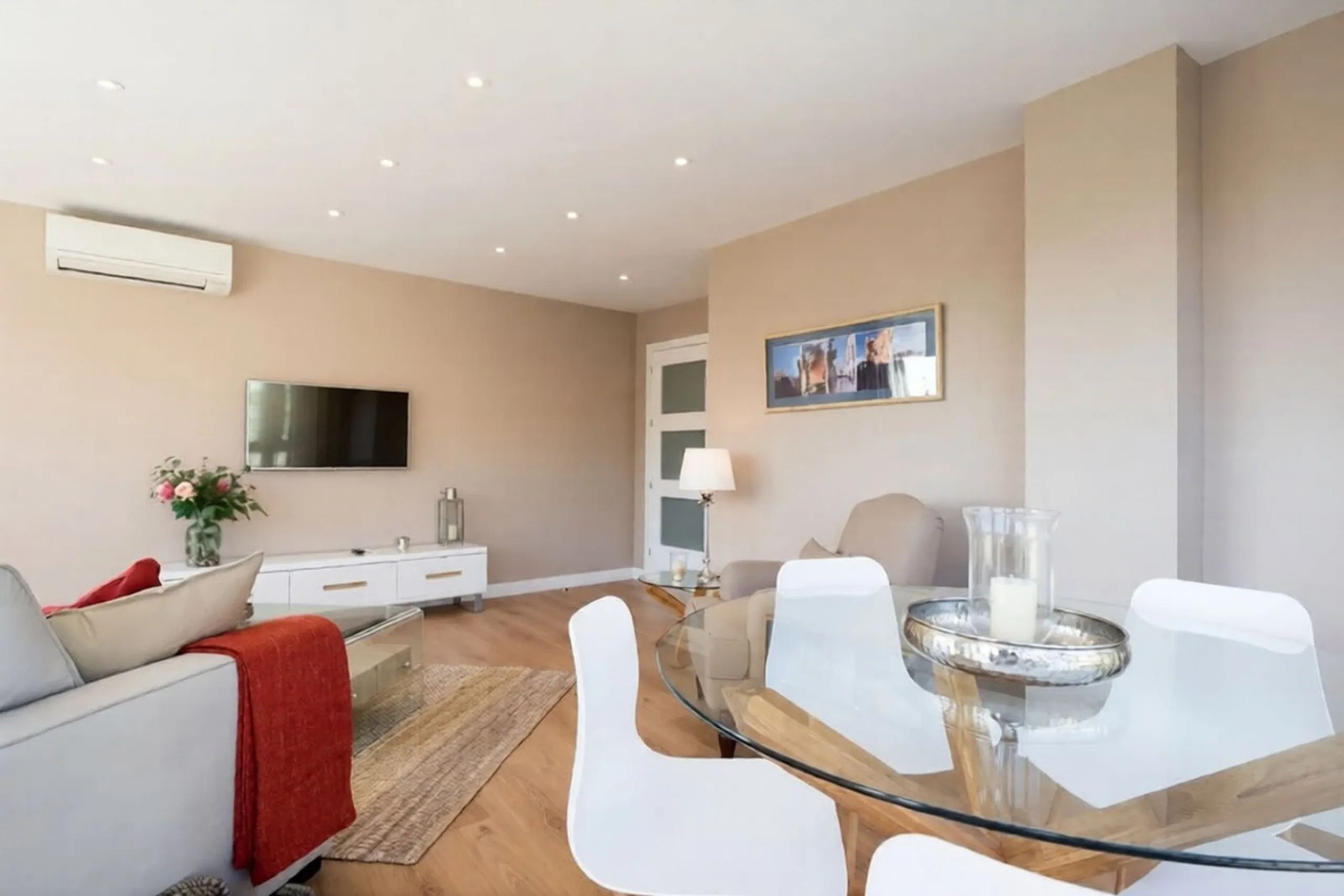 Apartment - Middle Floor Apartment в продаже в Málaga, Málaga. В доме 4 спален и 2 ванных комнат. Площадь дома 195 м²