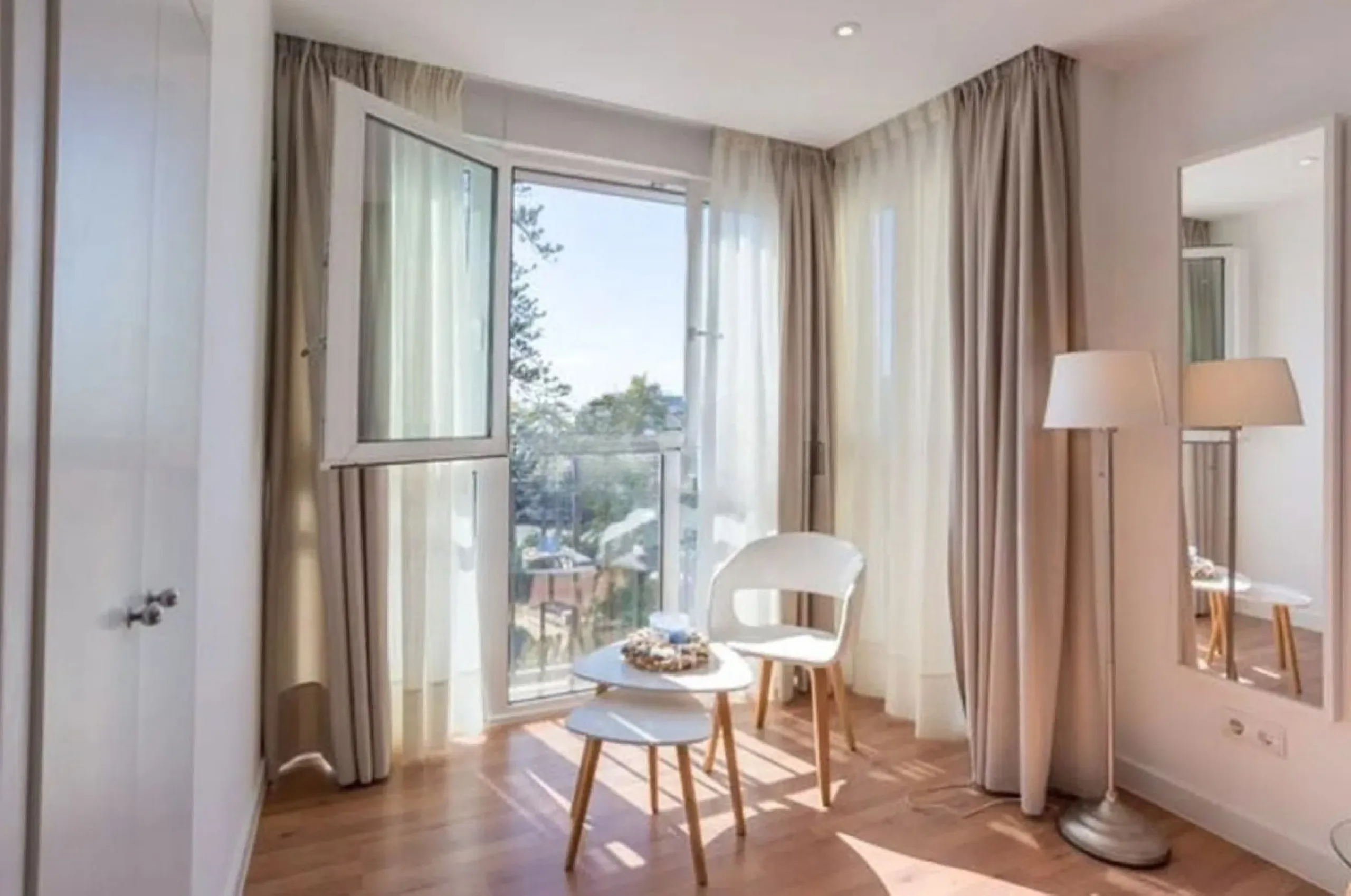 Apartment - Middle Floor Apartment в продаже в Málaga, Málaga. В доме 4 спален и 2 ванных комнат. Площадь дома 195 м²