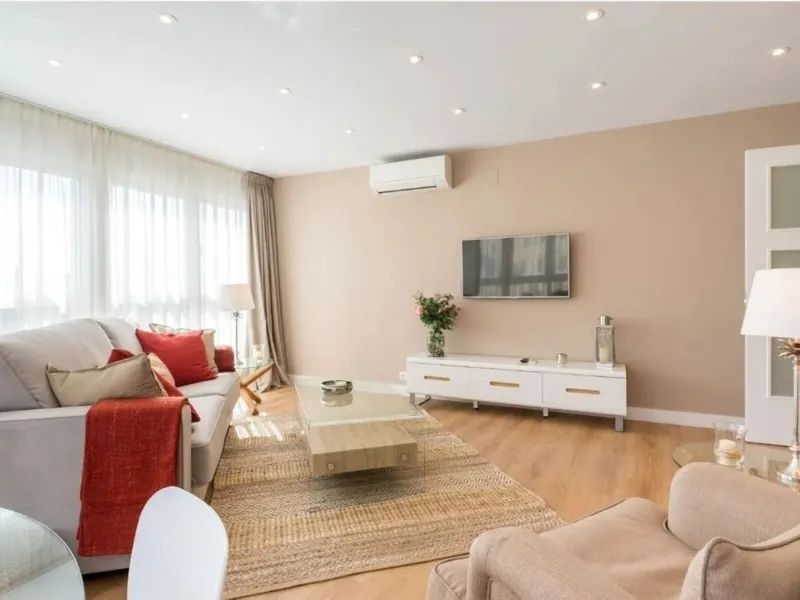 Apartment - Middle Floor Apartment в продаже в Málaga, Málaga. В доме 4 спален и 2 ванных комнат. Площадь дома 195 м²