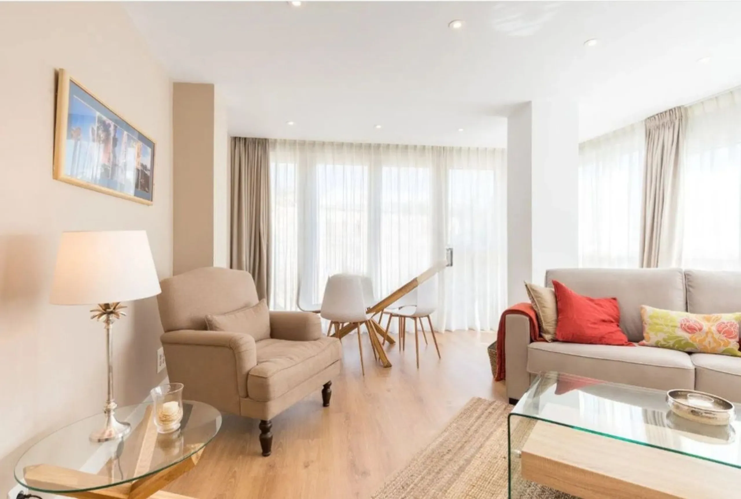 Apartment - Middle Floor Apartment в продаже в Málaga, Málaga. В доме 4 спален и 2 ванных комнат. Площадь дома 195 м²
