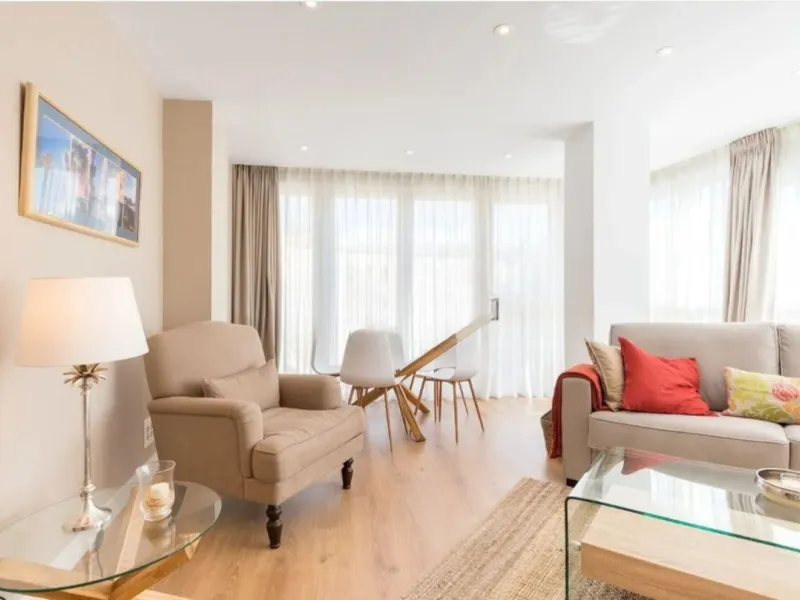 Apartment - Middle Floor Apartment в продаже в Málaga, Málaga. В доме 4 спален и 2 ванных комнат. Площадь дома 195 м²