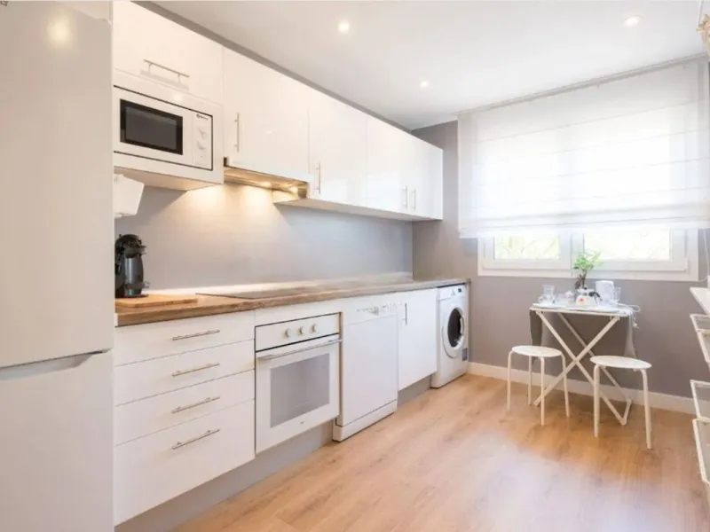 Apartment - Middle Floor Apartment в продаже в Málaga, Málaga. В доме 4 спален и 2 ванных комнат. Площадь дома 195 м²