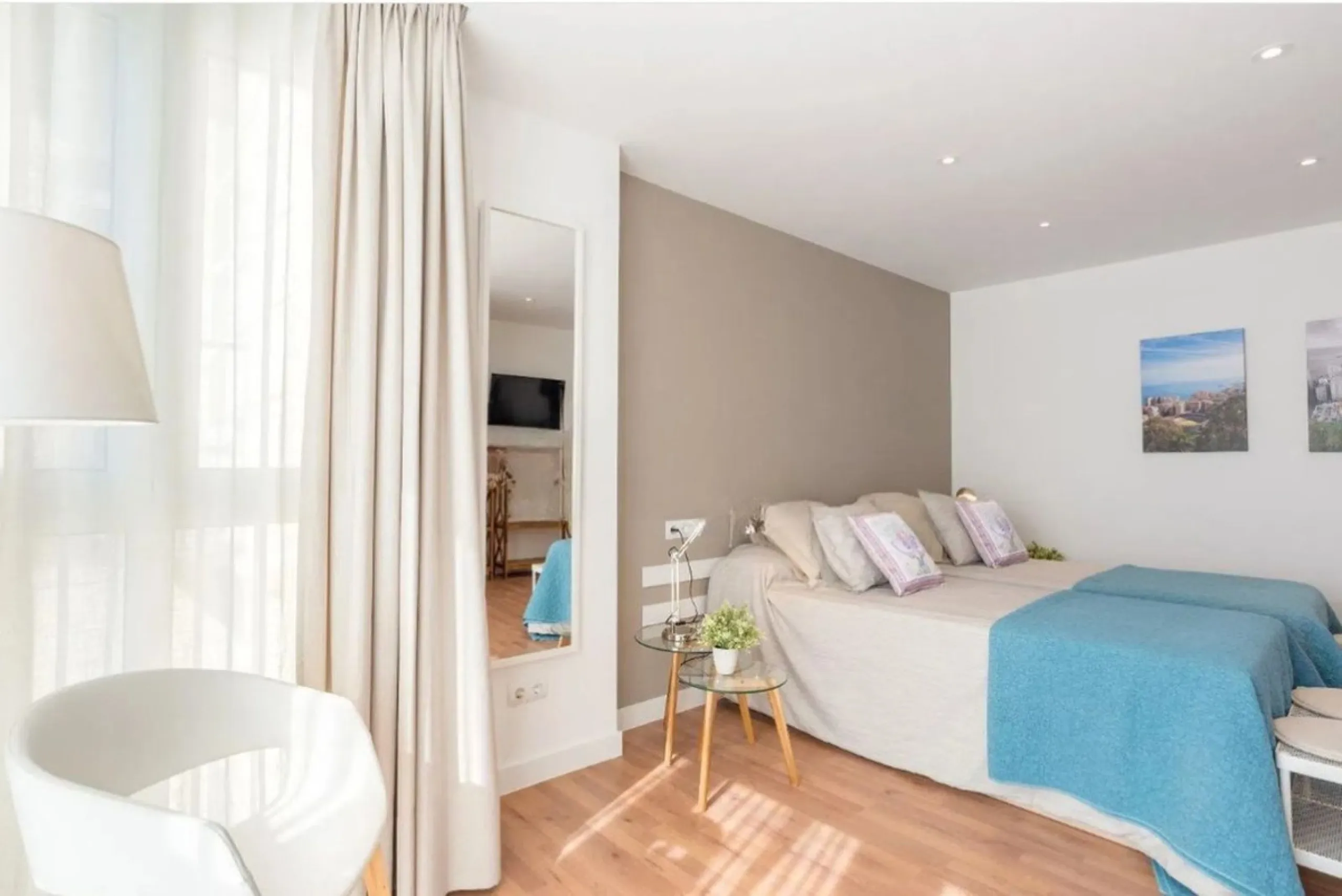 Apartment - Middle Floor Apartment в продаже в Málaga, Málaga. В доме 4 спален и 2 ванных комнат. Площадь дома 195 м²