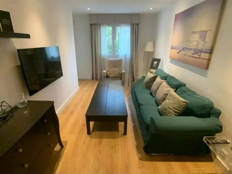 Apartment - Middle Floor Apartment в продаже в Málaga, Málaga. В доме 4 спален и 2 ванных комнат. Площадь дома 195 м²