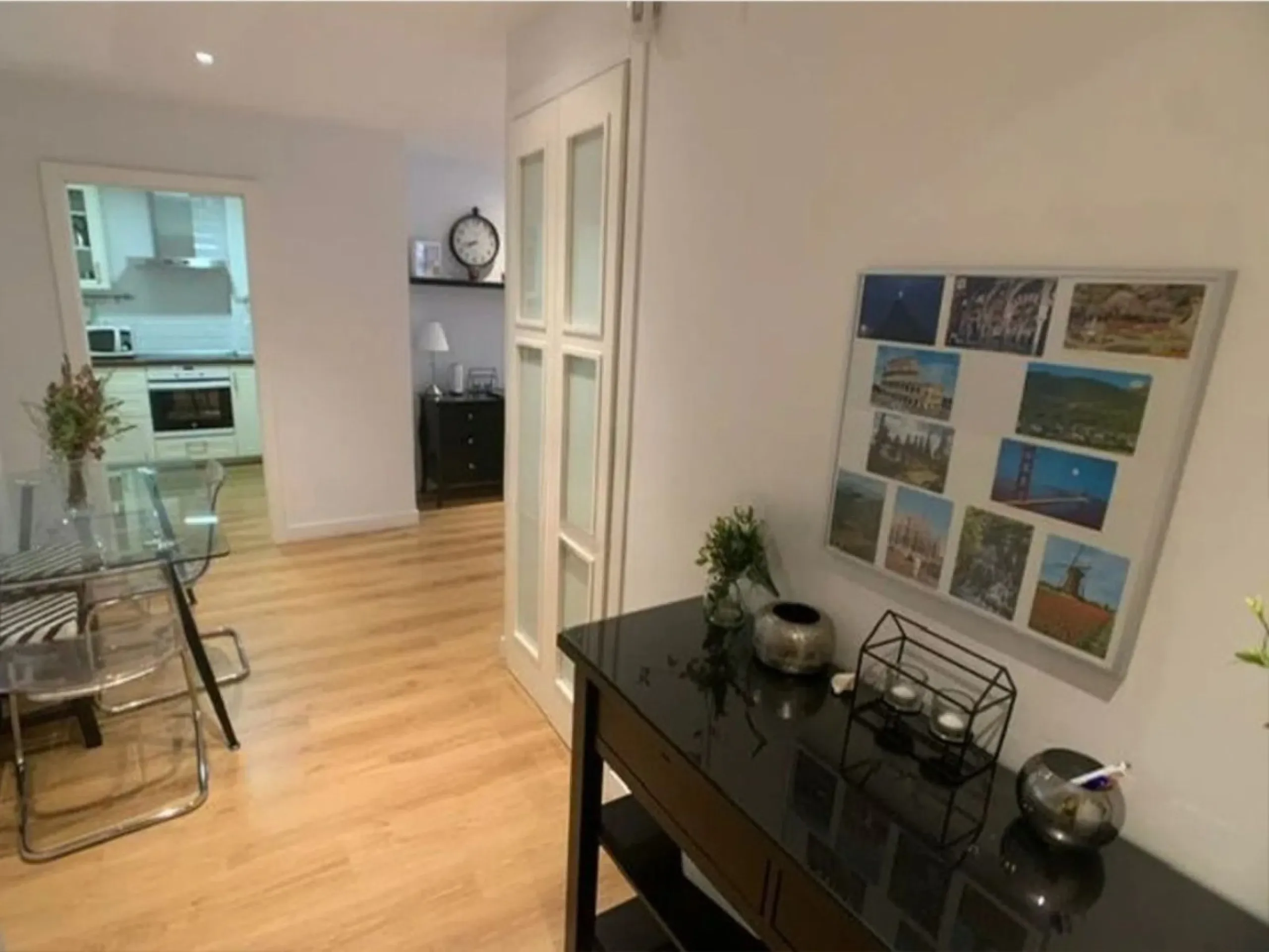 Apartment - Middle Floor Apartment в продаже в Málaga, Málaga. В доме 4 спален и 2 ванных комнат. Площадь дома 195 м²