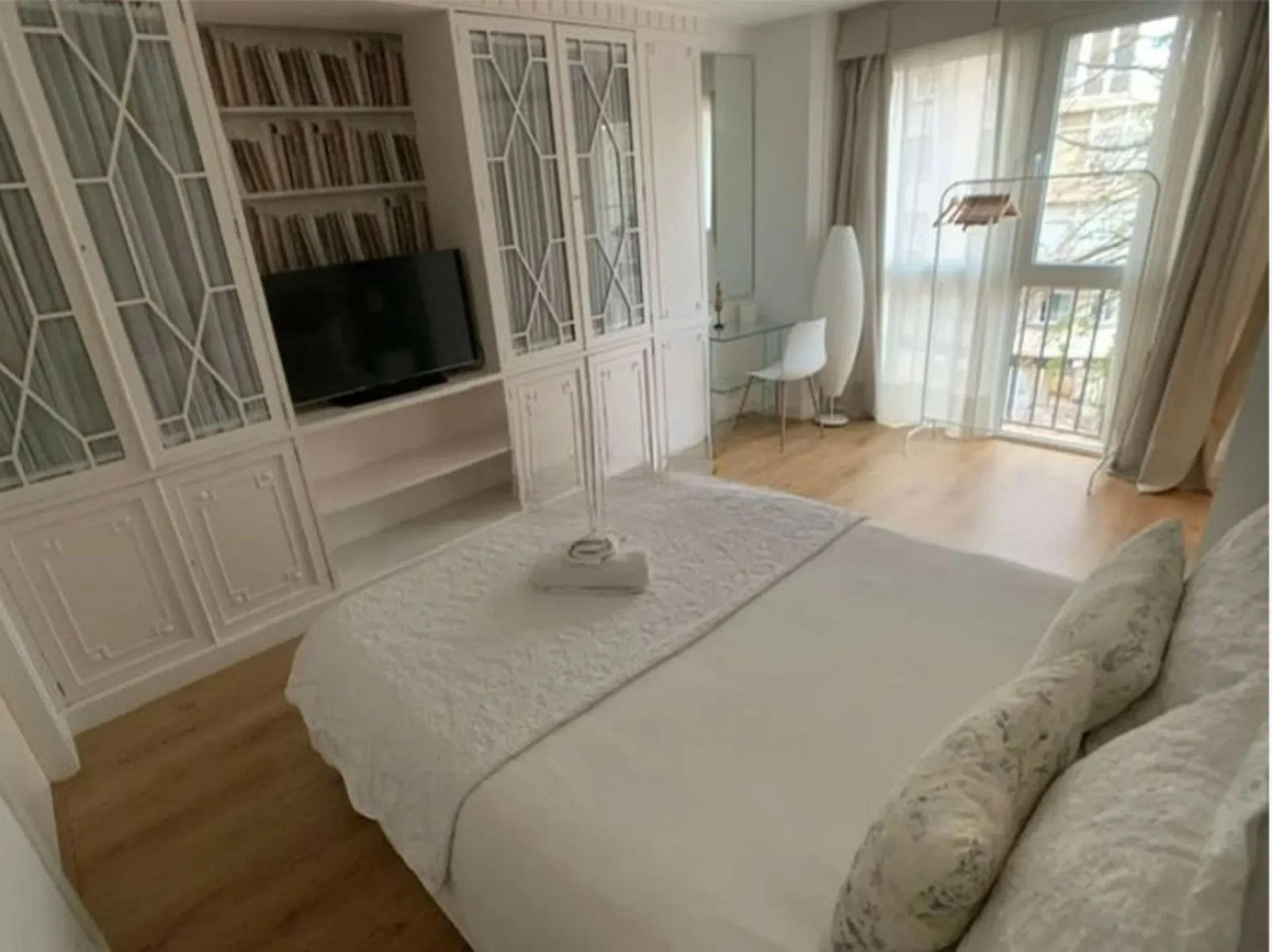 Apartment - Middle Floor Apartment в продаже в Málaga, Málaga. В доме 4 спален и 2 ванных комнат. Площадь дома 195 м²