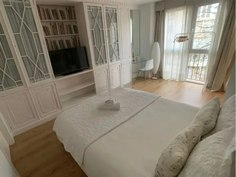 Apartment - Middle Floor Apartment в продаже в Málaga, Málaga. В доме 4 спален и 2 ванных комнат. Площадь дома 195 м²