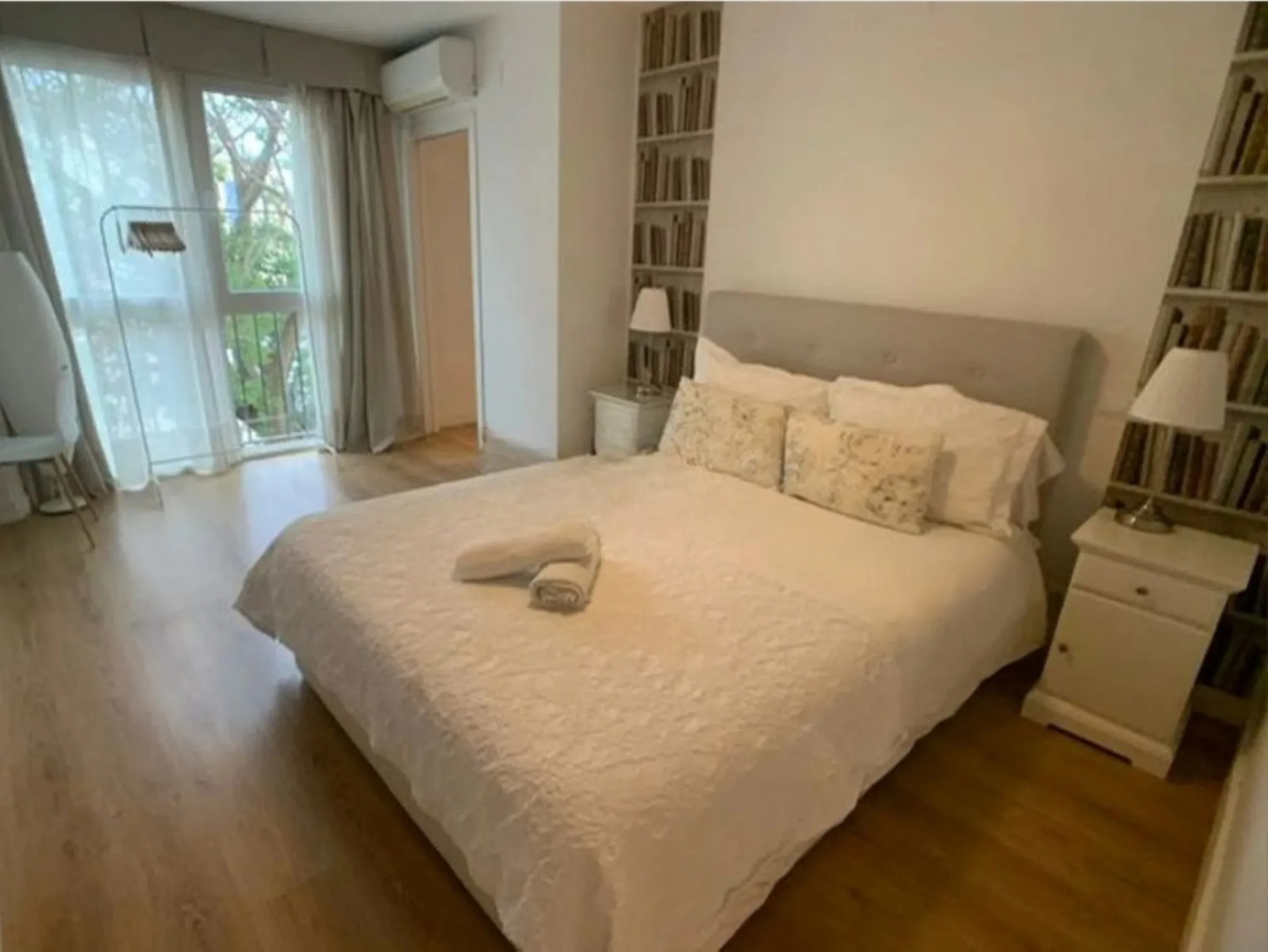 Apartment - Middle Floor Apartment в продаже в Málaga, Málaga. В доме 4 спален и 2 ванных комнат. Площадь дома 195 м²
