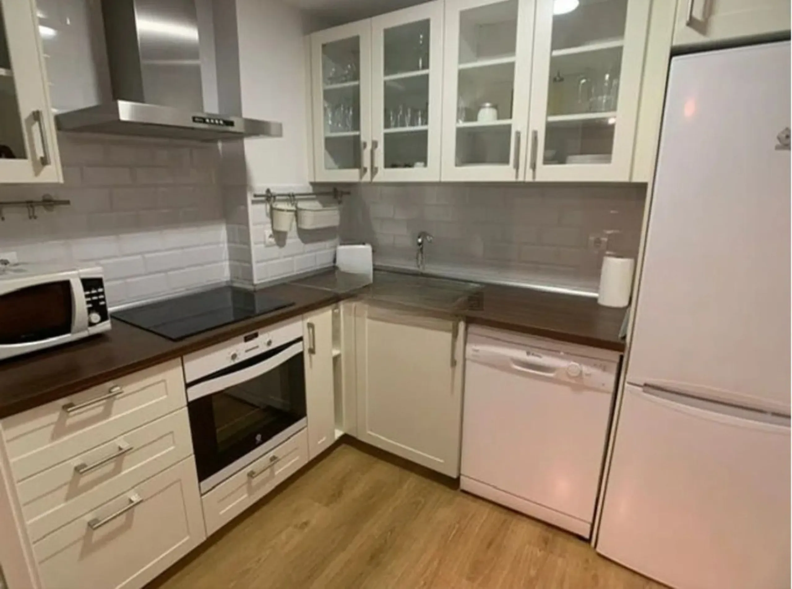 Apartment - Middle Floor Apartment в продаже в Málaga, Málaga. В доме 4 спален и 2 ванных комнат. Площадь дома 195 м²