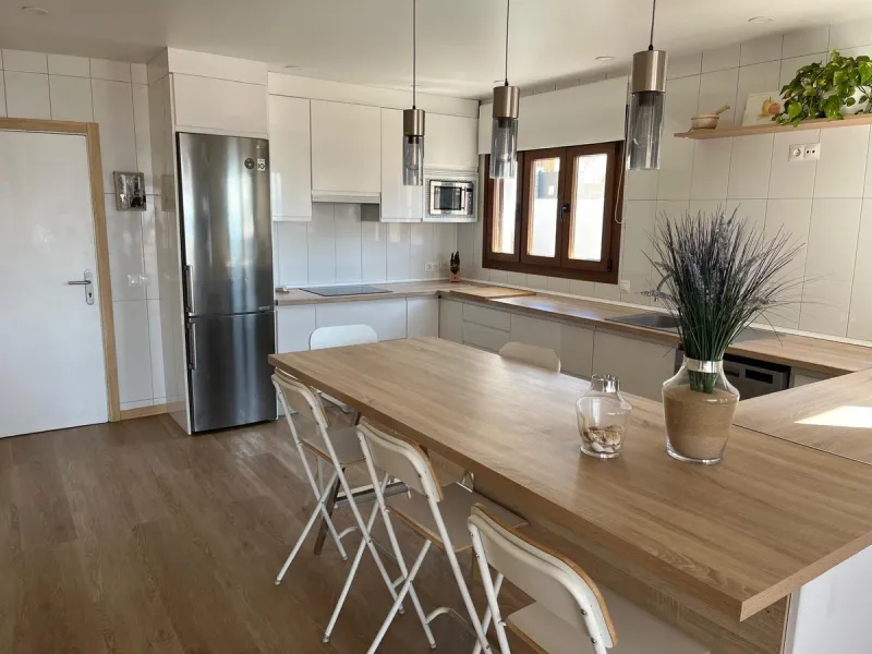 Magnificent detached villa with private pool and sea views. It has a holiday rental license.