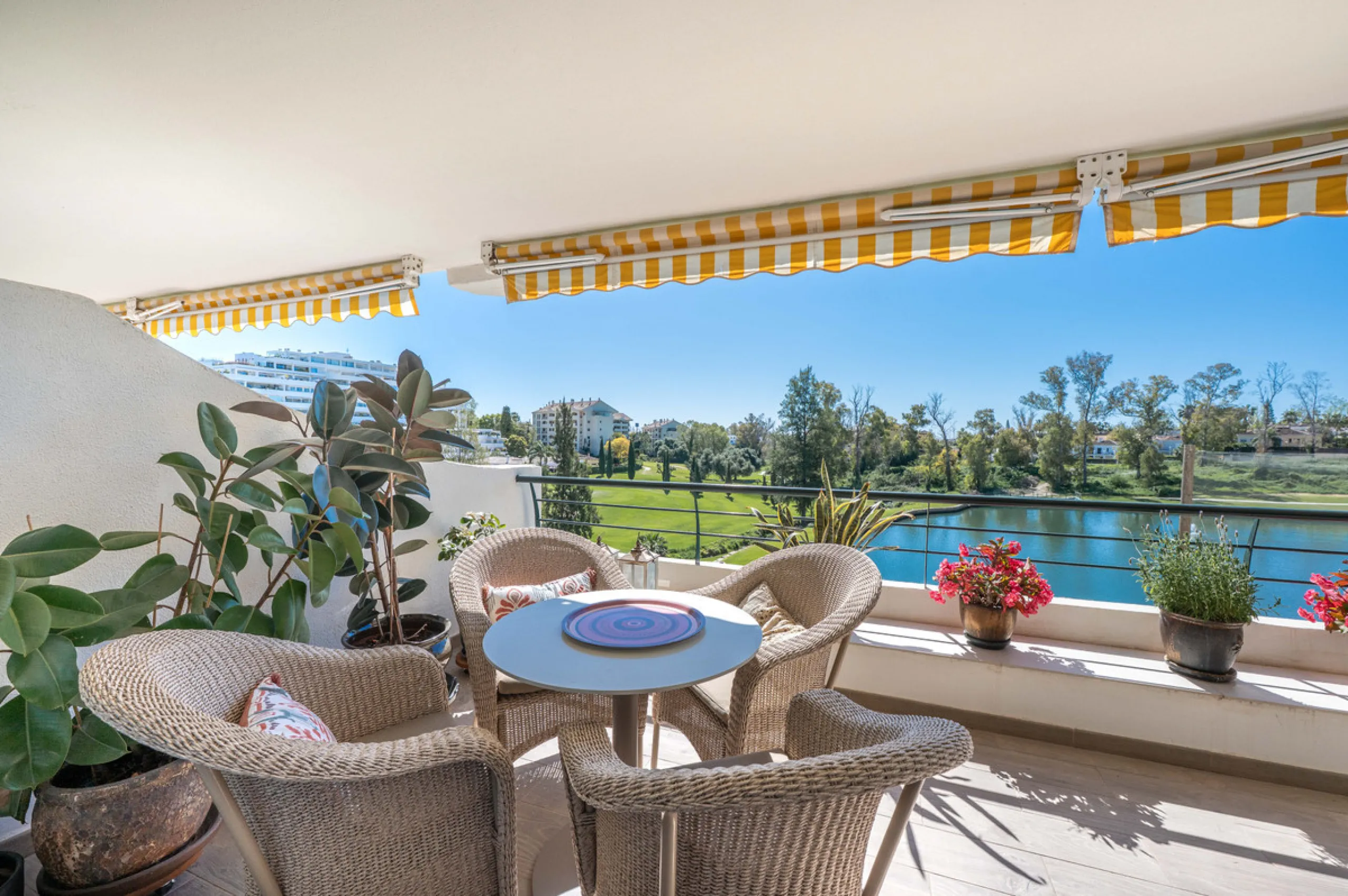 This truly special home combines space, light and tranquility in one of Guadalmina's most sought-after settings. Located on the first floor yet elevated above the golf course, the apartment enjoys the feel of a third floor or penthouse, with uninterrupted
