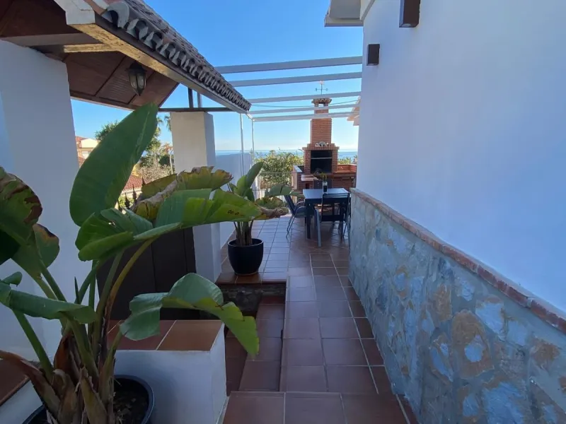 Magnificent detached villa with private pool and sea views. It has a holiday rental license.