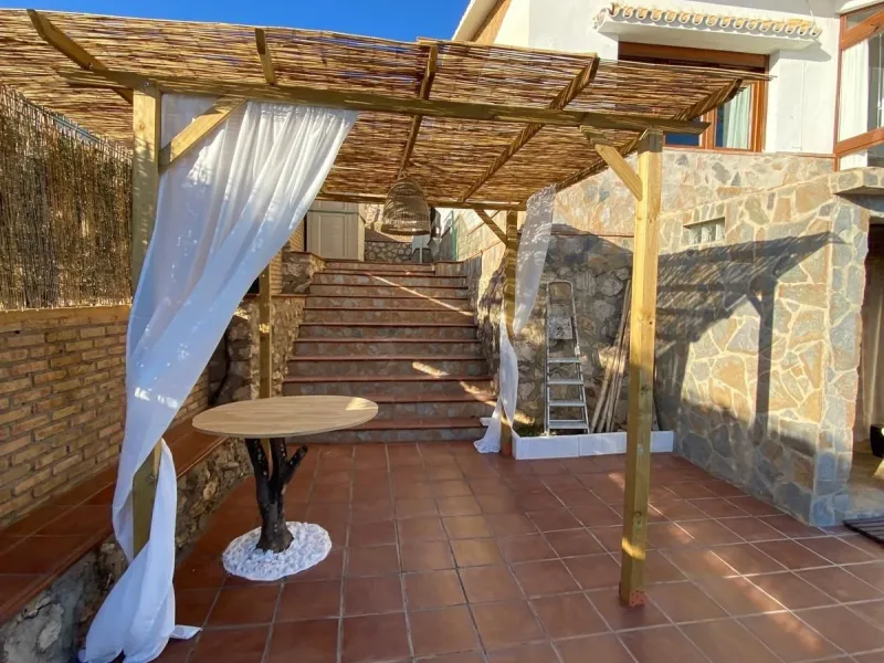 Magnificent detached villa with private pool and sea views. It has a holiday rental license.