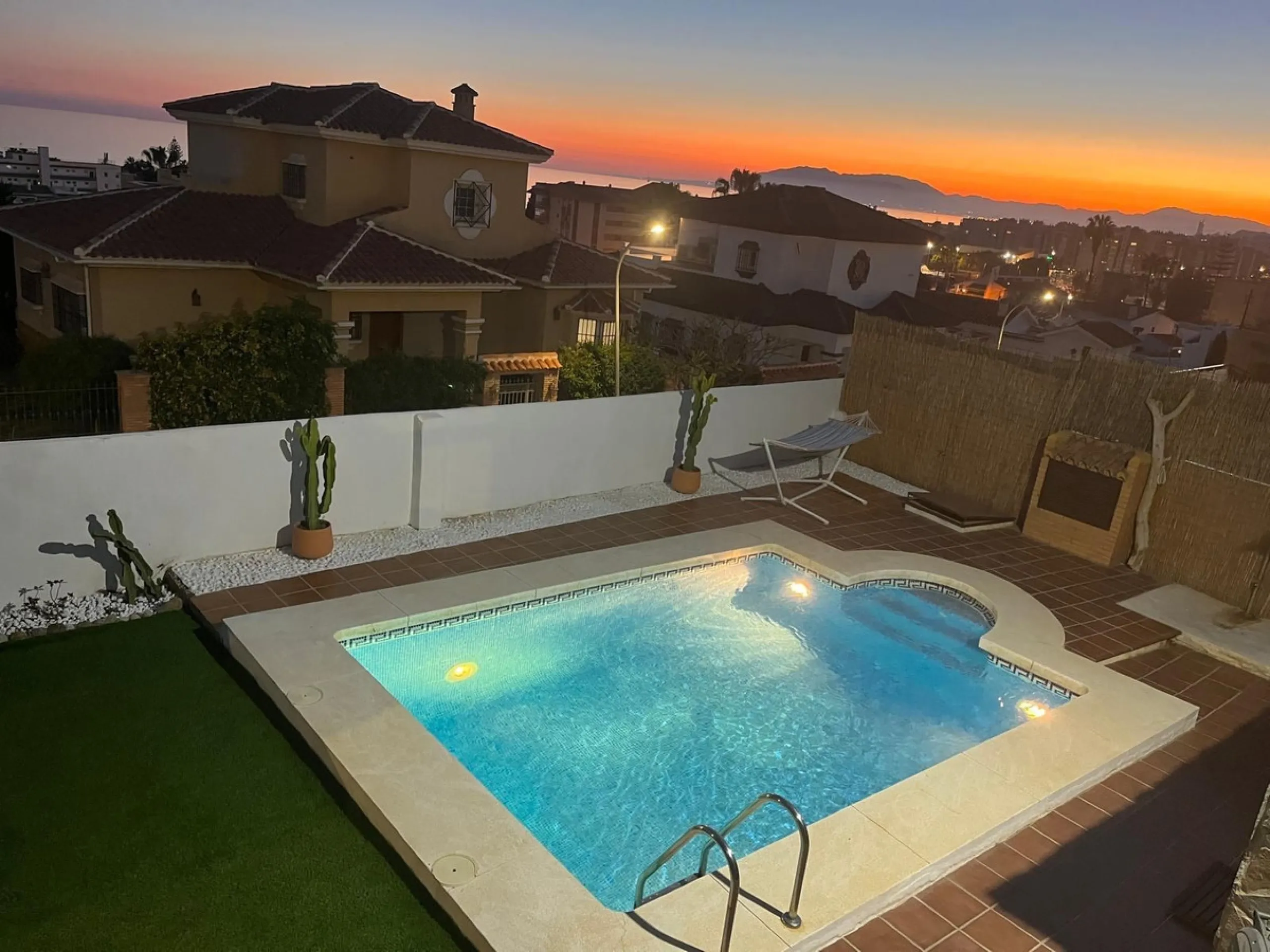 Magnificent detached villa with private pool and sea views. It has a holiday rental license.
