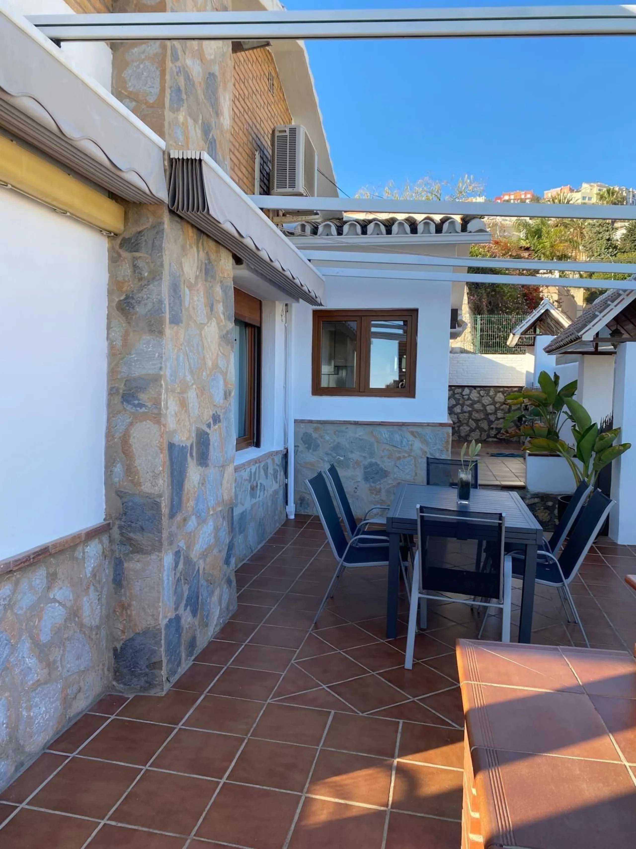 Magnificent detached villa with private pool and sea views. It has a holiday rental license.