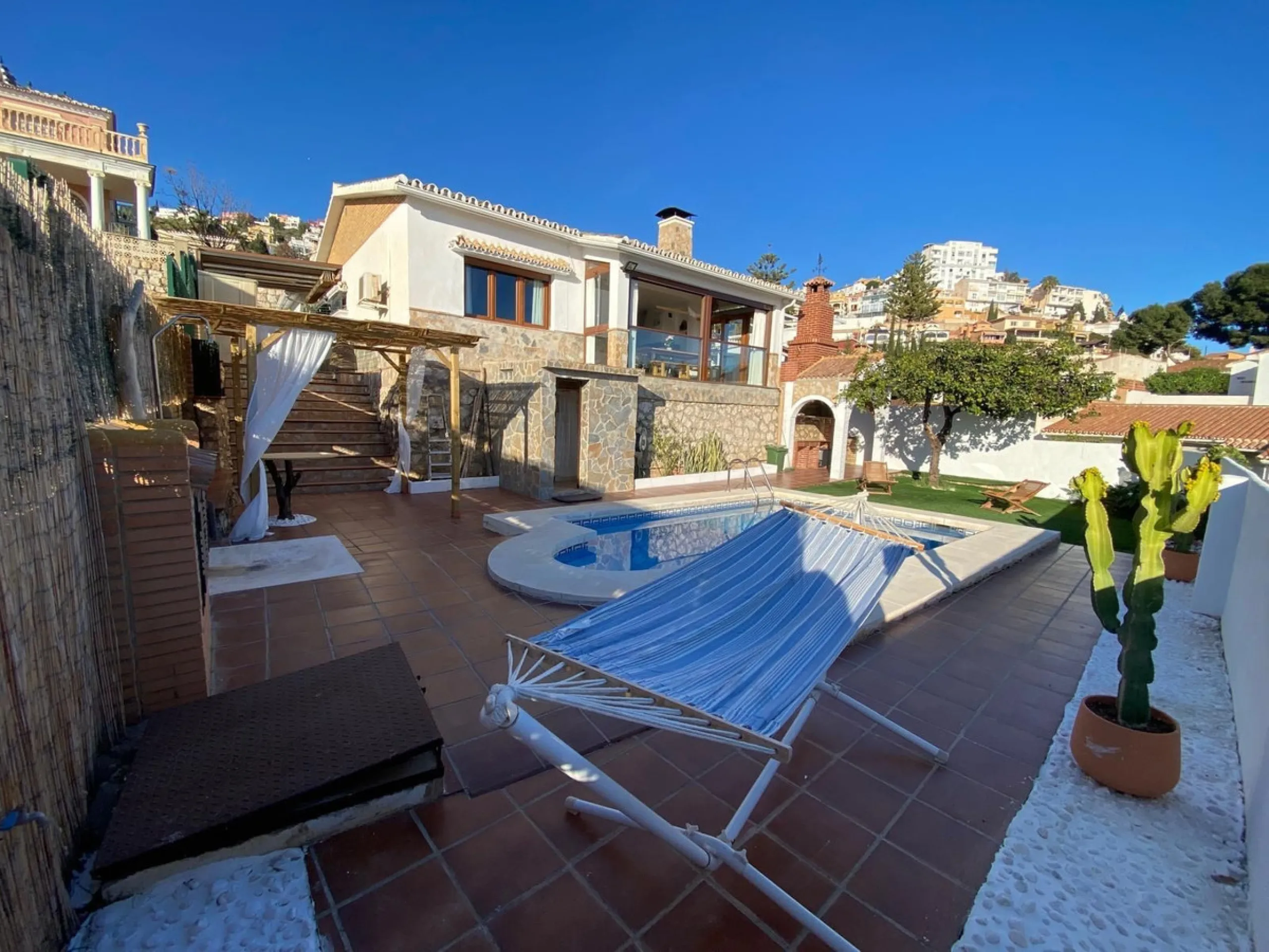 Magnificent detached villa with private pool and sea views. It has a holiday rental license.