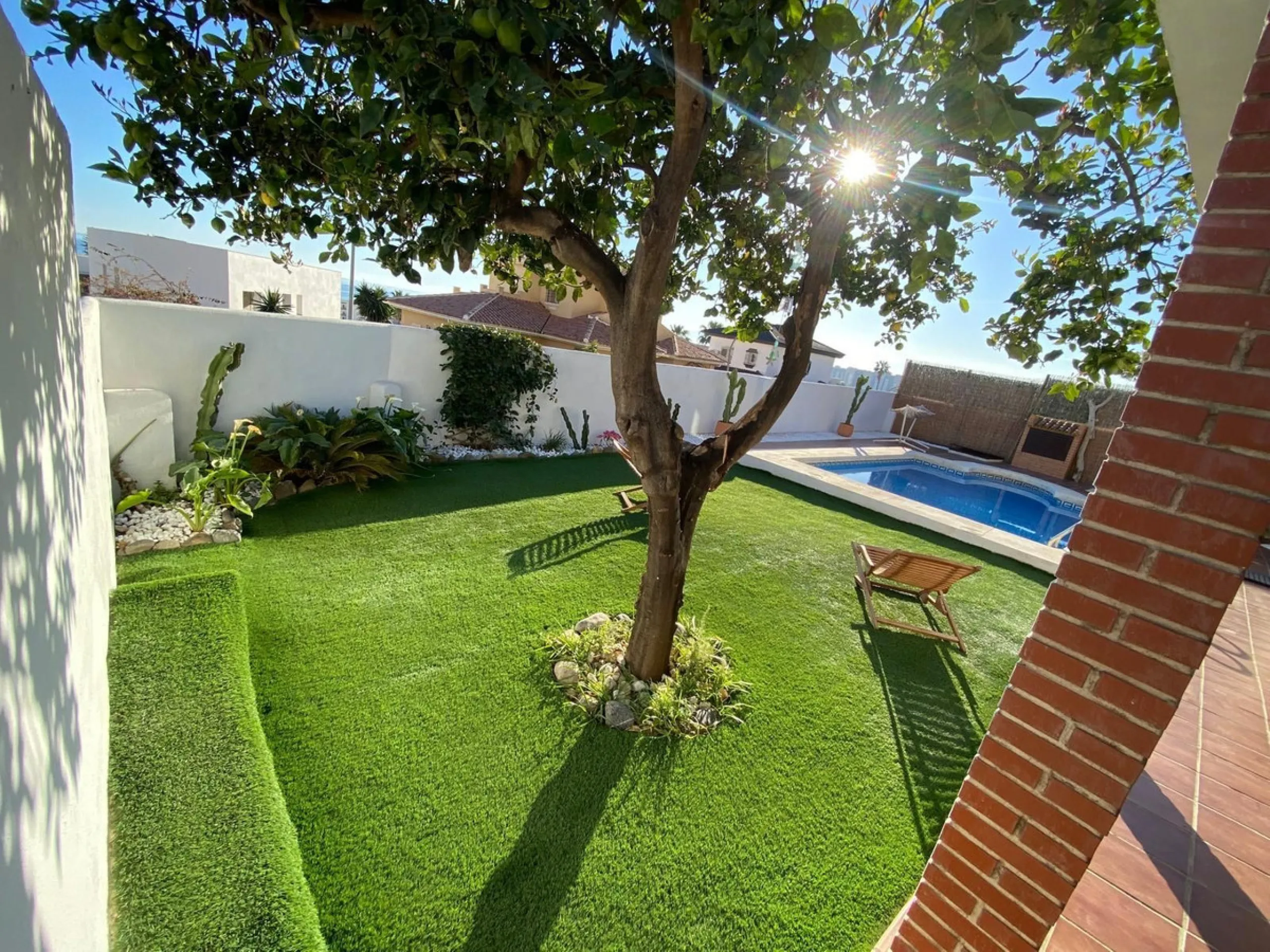 Magnificent detached villa with private pool and sea views. It has a holiday rental license.