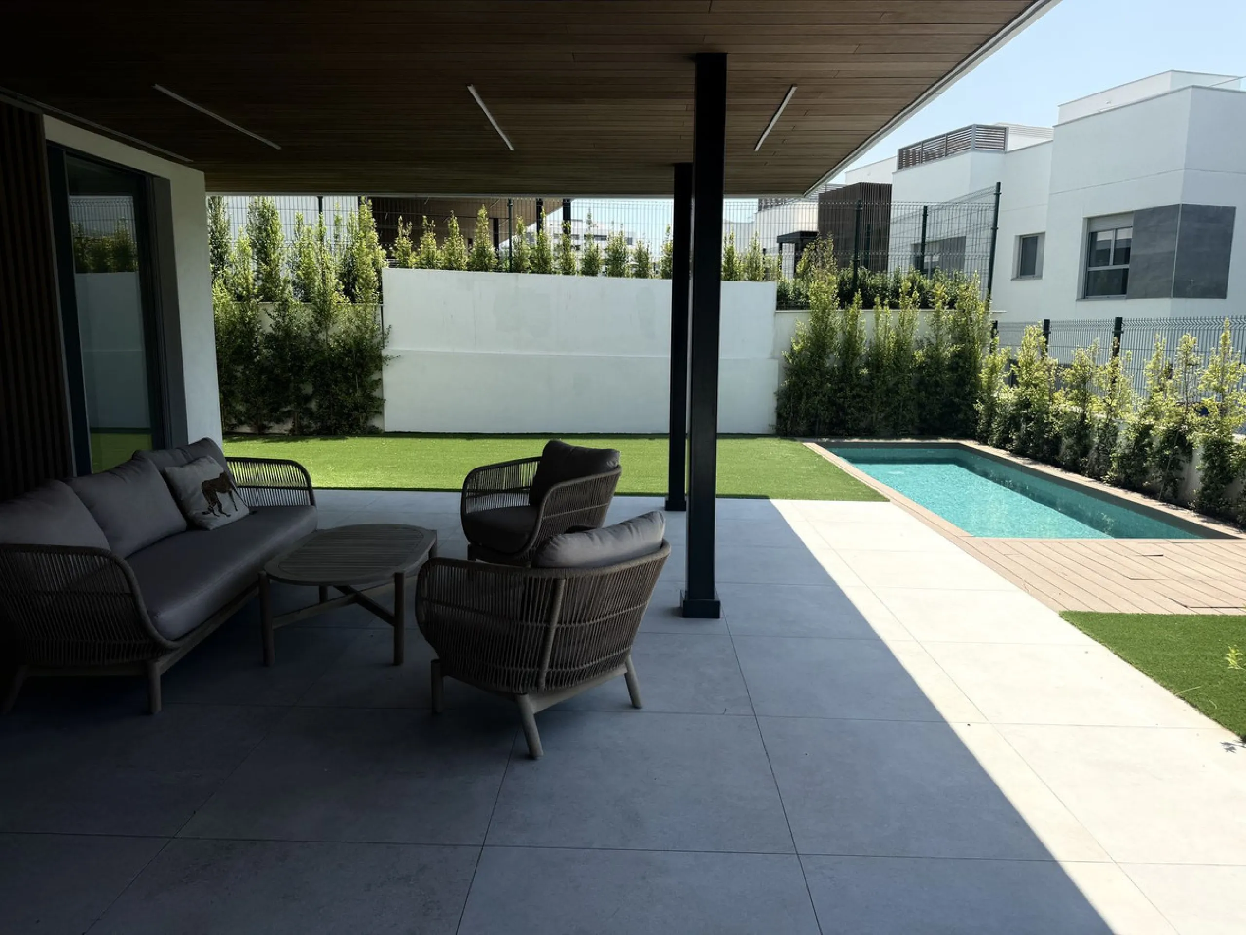 Apartment located in the prestigious Santa Clara Homes development, this exceptional garden duplex  apartment offers a rare combination of generous indoor - outdoor living, contrmporary desygn and complete privacy. Resales from Owner.