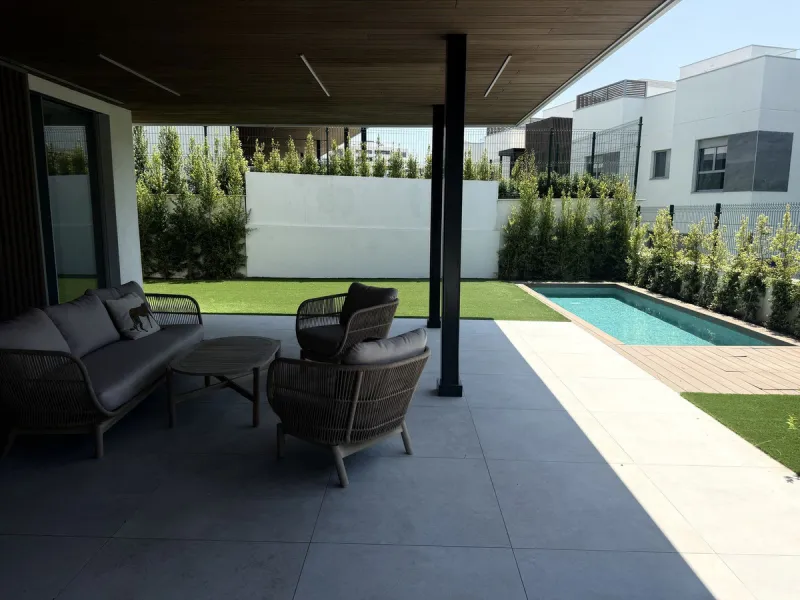 Apartment located in the prestigious Santa Clara Homes development, this exceptional garden duplex  apartment offers a rare combination of generous indoor - outdoor living, contrmporary desygn and complete privacy. Resales from Owner.
