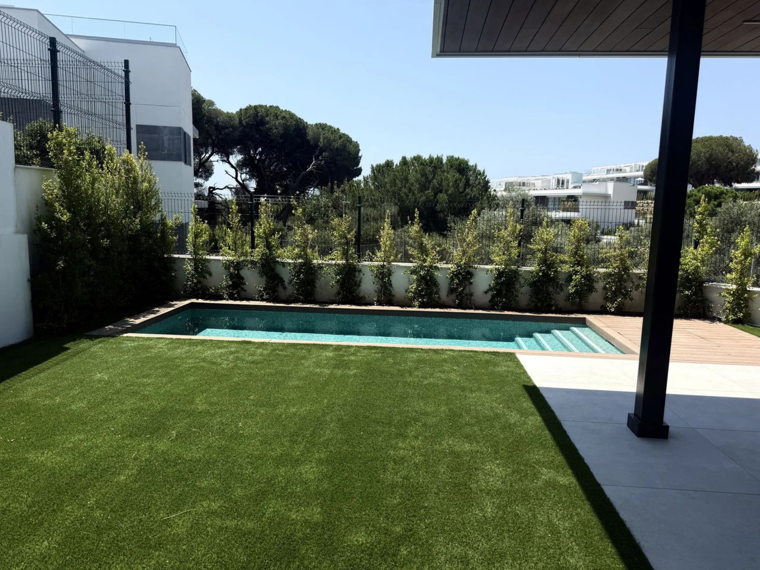 Apartment located in the prestigious Santa Clara Homes development, this exceptional garden duplex  apartment offers a rare combination of generous indoor - outdoor living, contrmporary desygn and complete privacy. Resales from Owner.