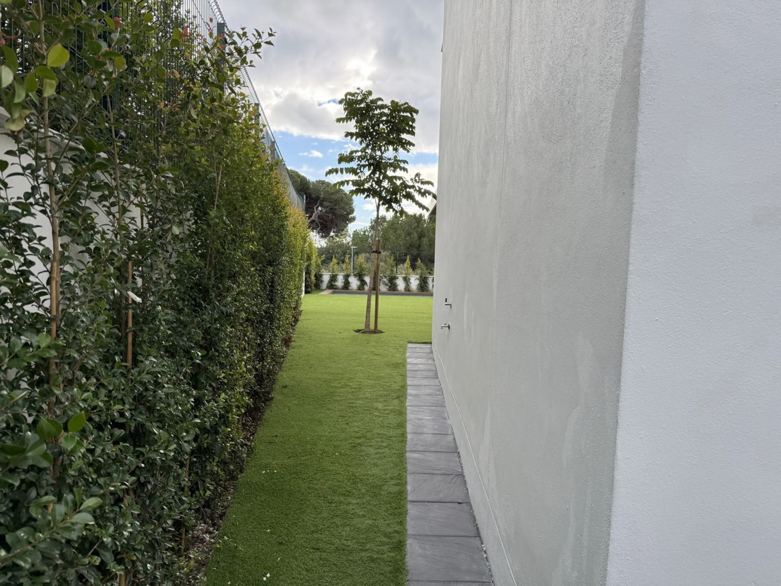 Apartment located in the prestigious Santa Clara Homes development, this exceptional garden duplex  apartment offers a rare combination of generous indoor - outdoor living, contrmporary desygn and complete privacy. Resales from Owner.