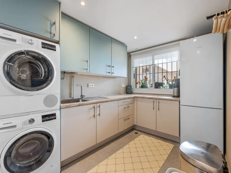 This truly special home combines space, light and tranquility in one of Guadalmina's most sought-after settings. Located on the first floor yet elevated above the golf course, the apartment enjoys the feel of a third floor or penthouse, with uninterrupted