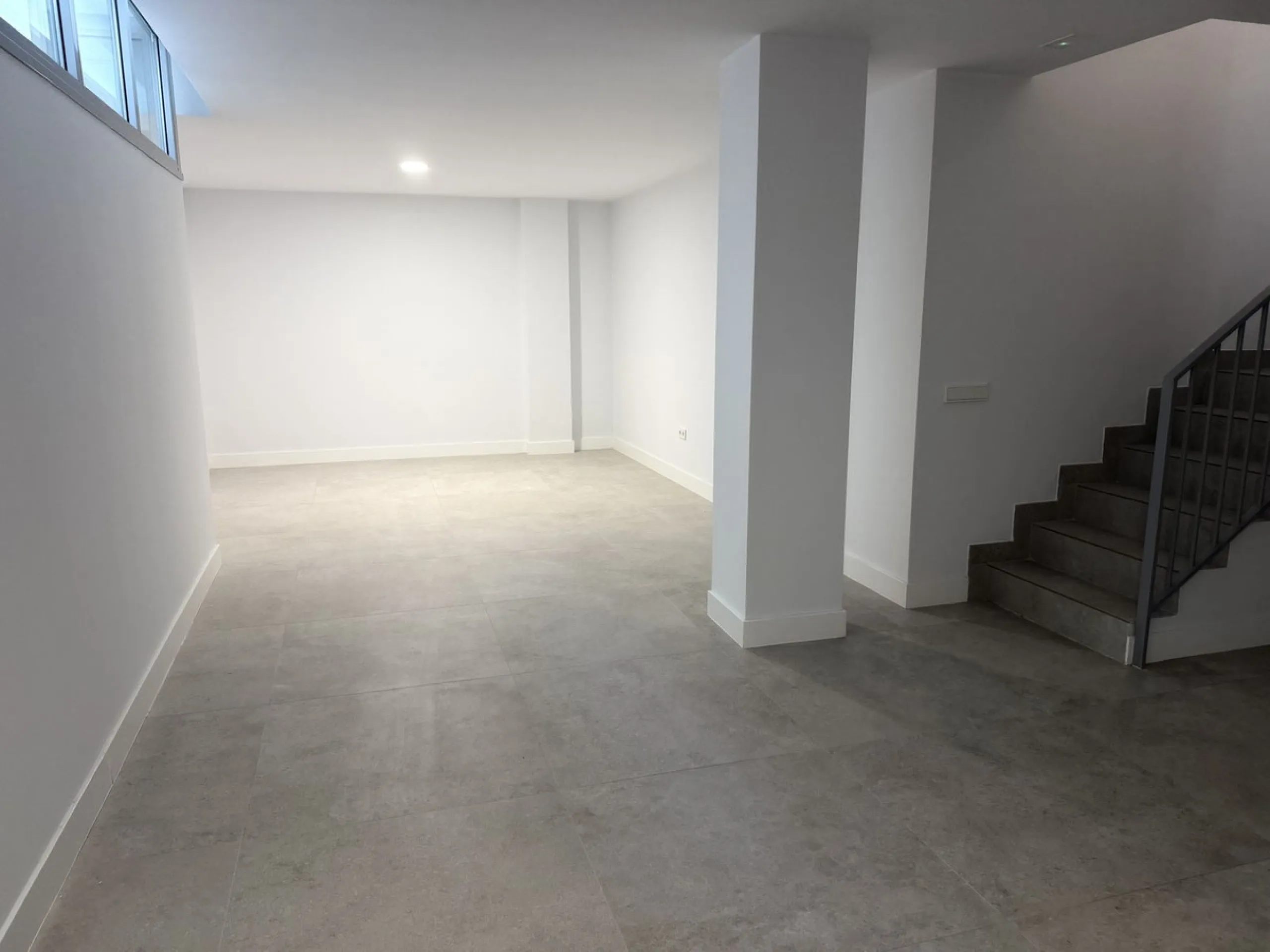 Apartment located in the prestigious Santa Clara Homes development, this exceptional garden duplex  apartment offers a rare combination of generous indoor - outdoor living, contrmporary desygn and complete privacy. Resales from Owner.