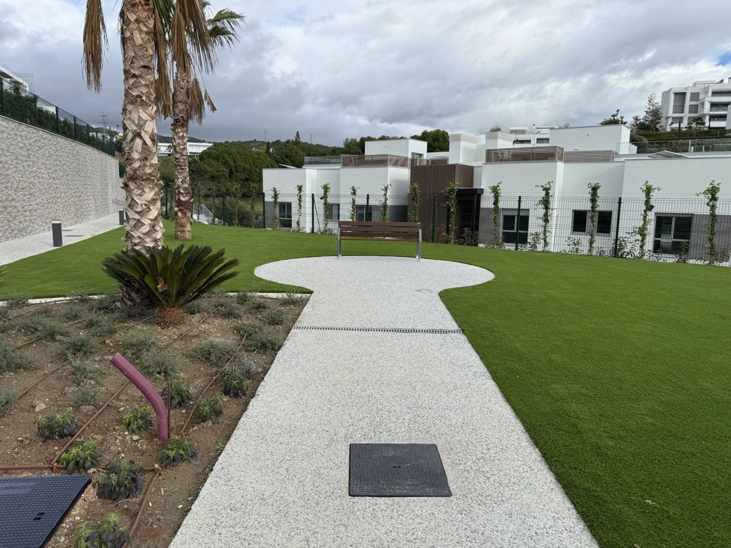 Apartment located in the prestigious Santa Clara Homes development, this exceptional garden duplex  apartment offers a rare combination of generous indoor - outdoor living, contrmporary desygn and complete privacy. Resales from Owner.