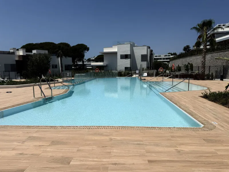 Apartment located in the prestigious Santa Clara Homes development, this exceptional garden duplex  apartment offers a rare combination of generous indoor - outdoor living, contrmporary desygn and complete privacy. Resales from Owner.