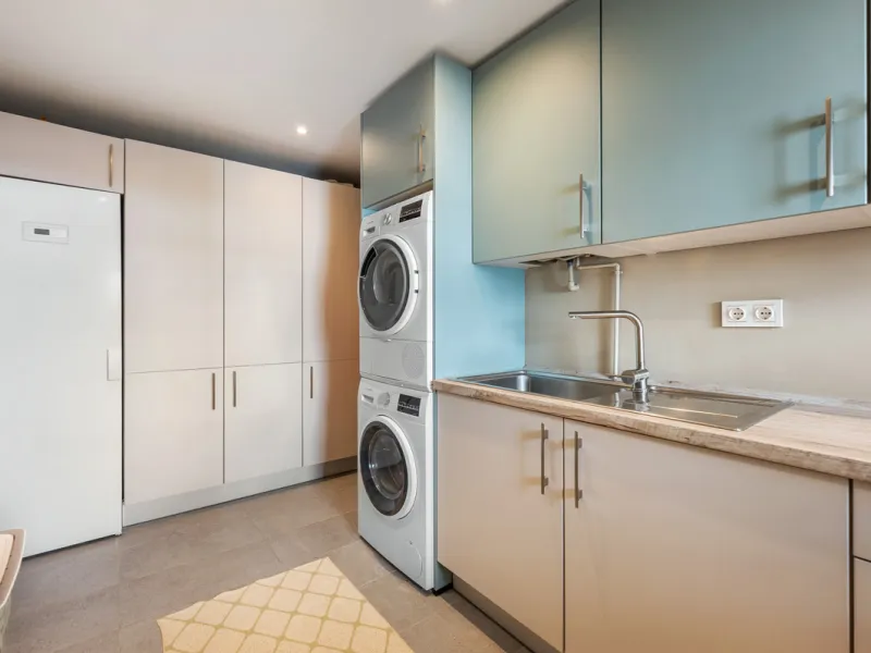 This truly special home combines space, light and tranquility in one of Guadalmina's most sought-after settings. Located on the first floor yet elevated above the golf course, the apartment enjoys the feel of a third floor or penthouse, with uninterrupted