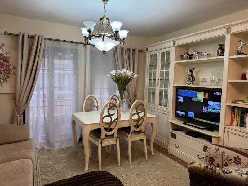 Apartment for sale on the first floor (not ground floor) with 2 bedrooms and 2 bathrooms, located on the second line to the beach in Fuengirola, Los Boliches area.