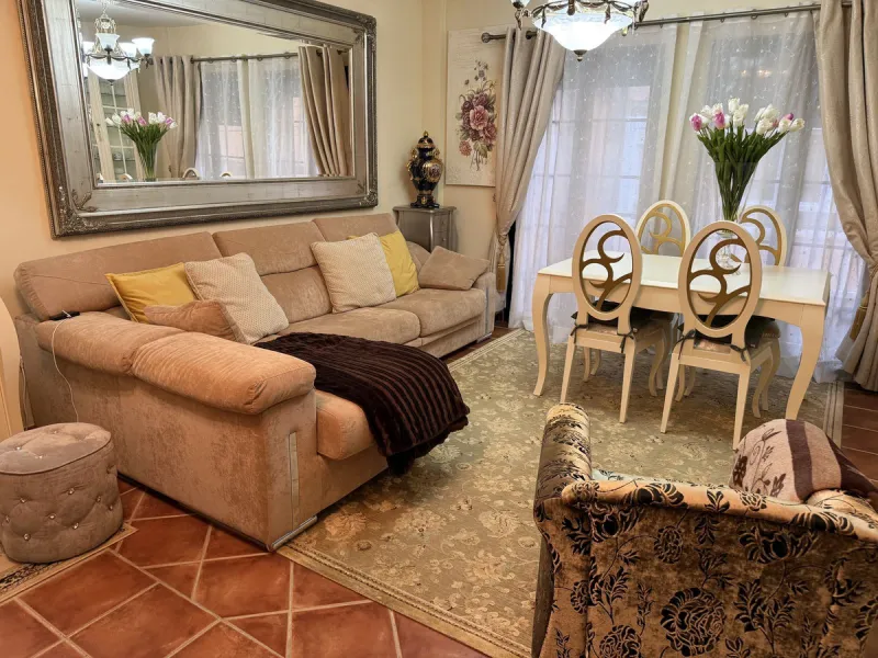 Apartment for sale on the first floor (not ground floor) with 2 bedrooms and 2 bathrooms, located on the second line to the beach in Fuengirola, Los Boliches area.