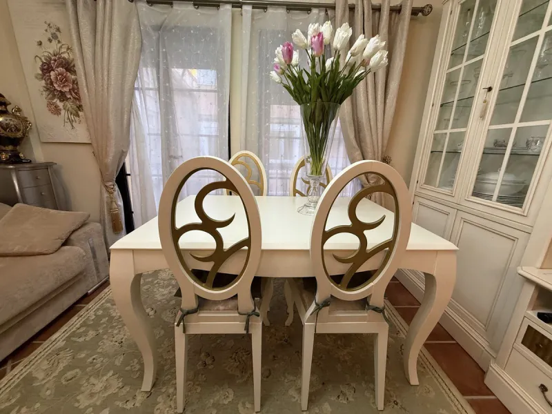 Apartment for sale on the first floor (not ground floor) with 2 bedrooms and 2 bathrooms, located on the second line to the beach in Fuengirola, Los Boliches area.