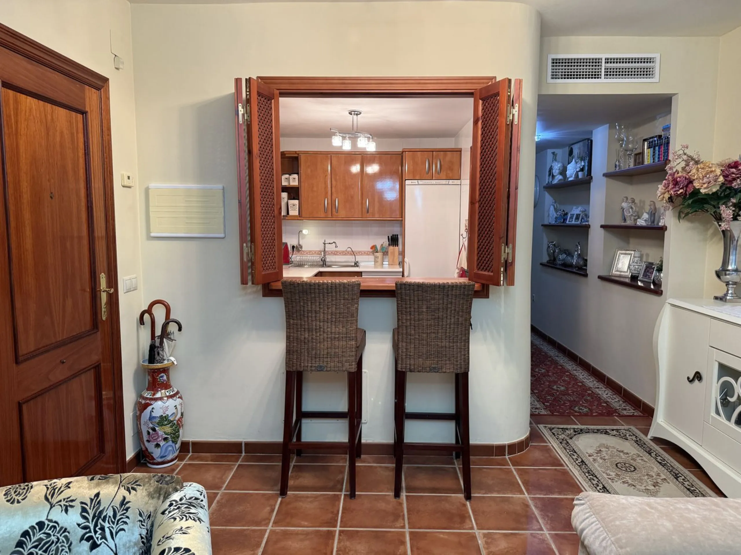 Apartment for sale on the first floor (not ground floor) with 2 bedrooms and 2 bathrooms, located on the second line to the beach in Fuengirola, Los Boliches area.