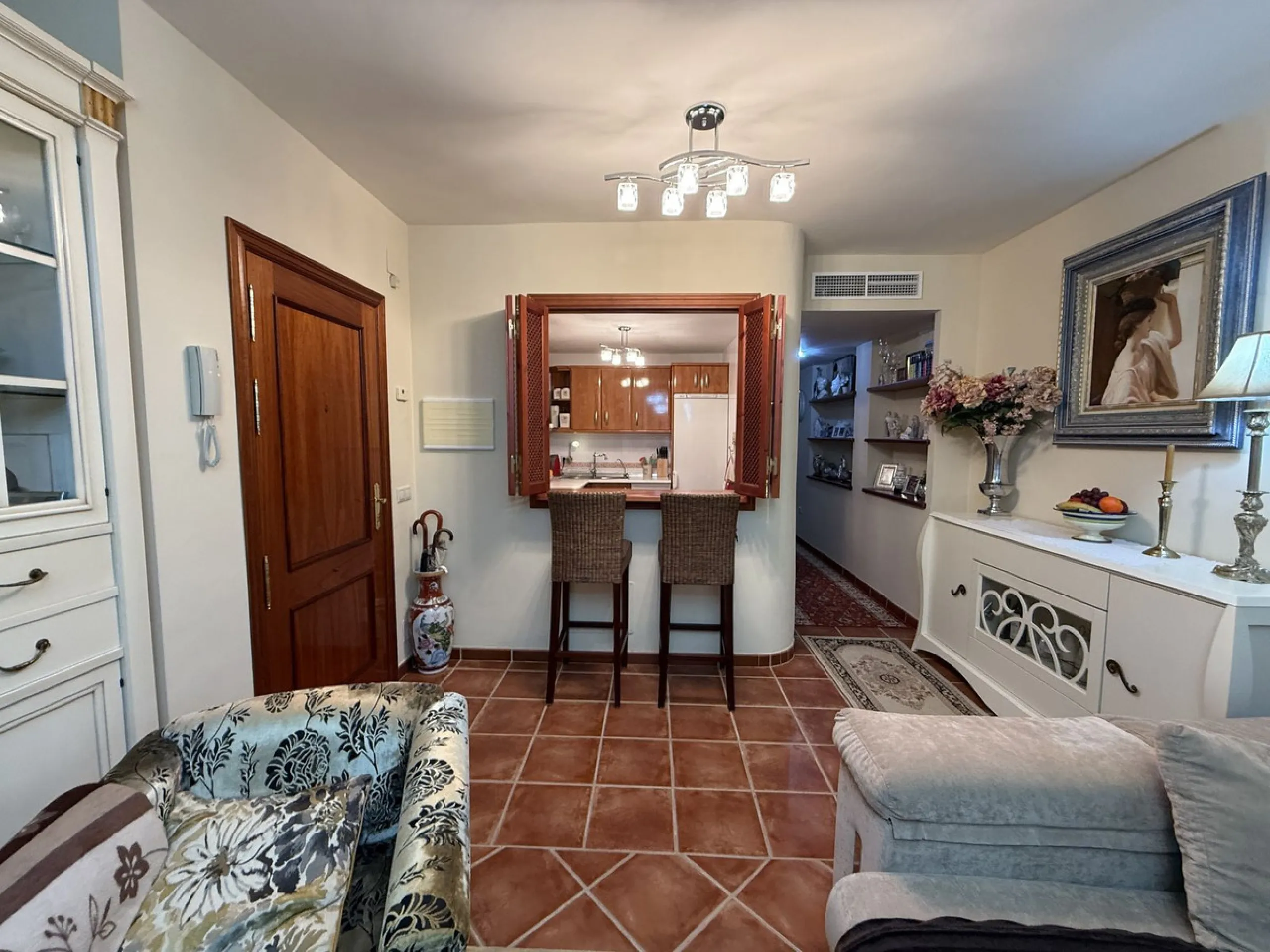 Apartment for sale on the first floor (not ground floor) with 2 bedrooms and 2 bathrooms, located on the second line to the beach in Fuengirola, Los Boliches area.