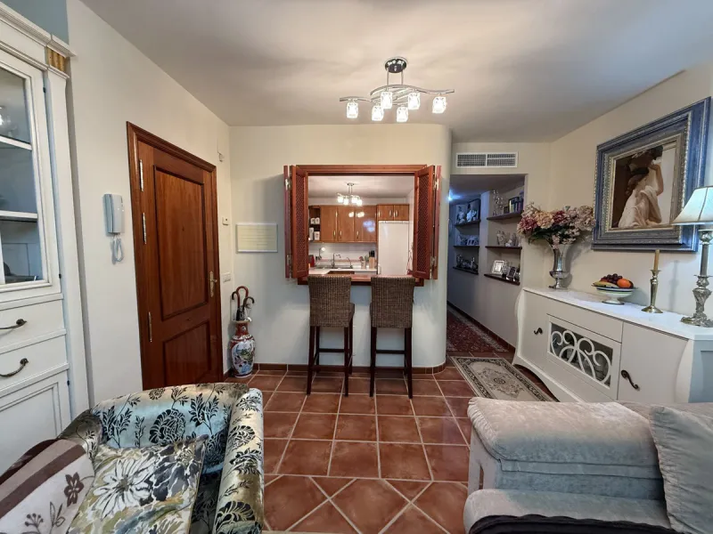Apartment for sale on the first floor (not ground floor) with 2 bedrooms and 2 bathrooms, located on the second line to the beach in Fuengirola, Los Boliches area.
