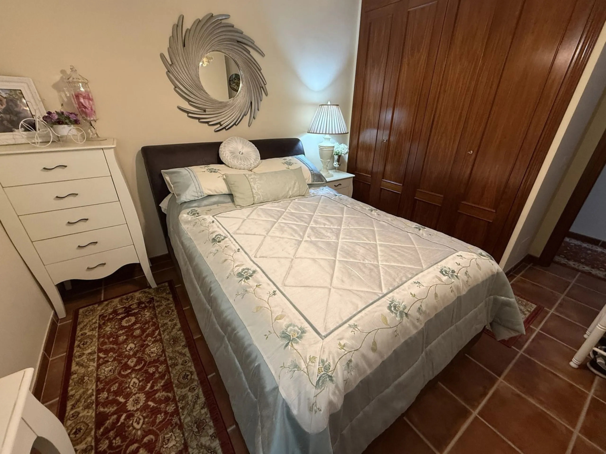 Apartment for sale on the first floor (not ground floor) with 2 bedrooms and 2 bathrooms, located on the second line to the beach in Fuengirola, Los Boliches area.