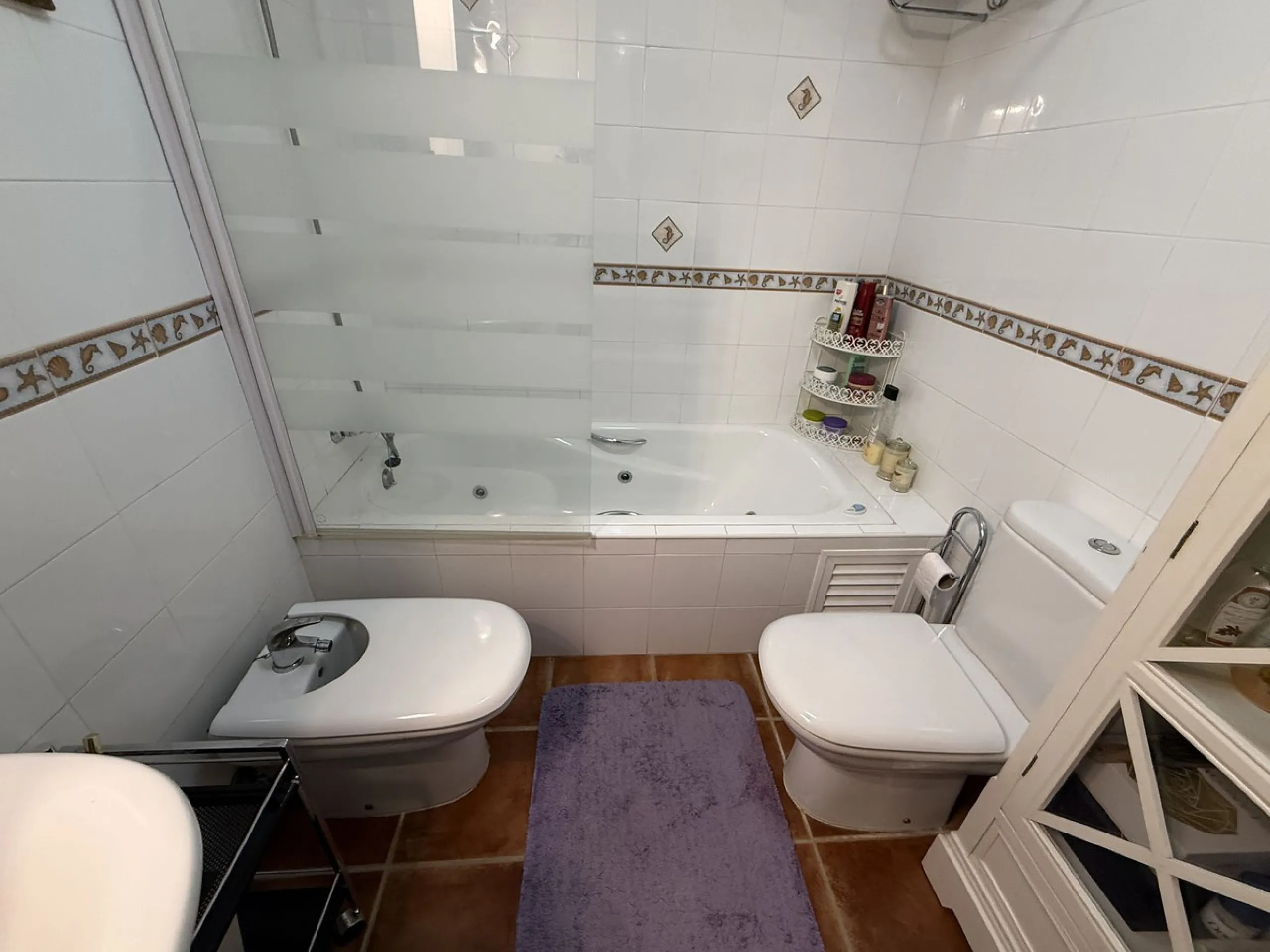 Apartment for sale on the first floor (not ground floor) with 2 bedrooms and 2 bathrooms, located on the second line to the beach in Fuengirola, Los Boliches area.