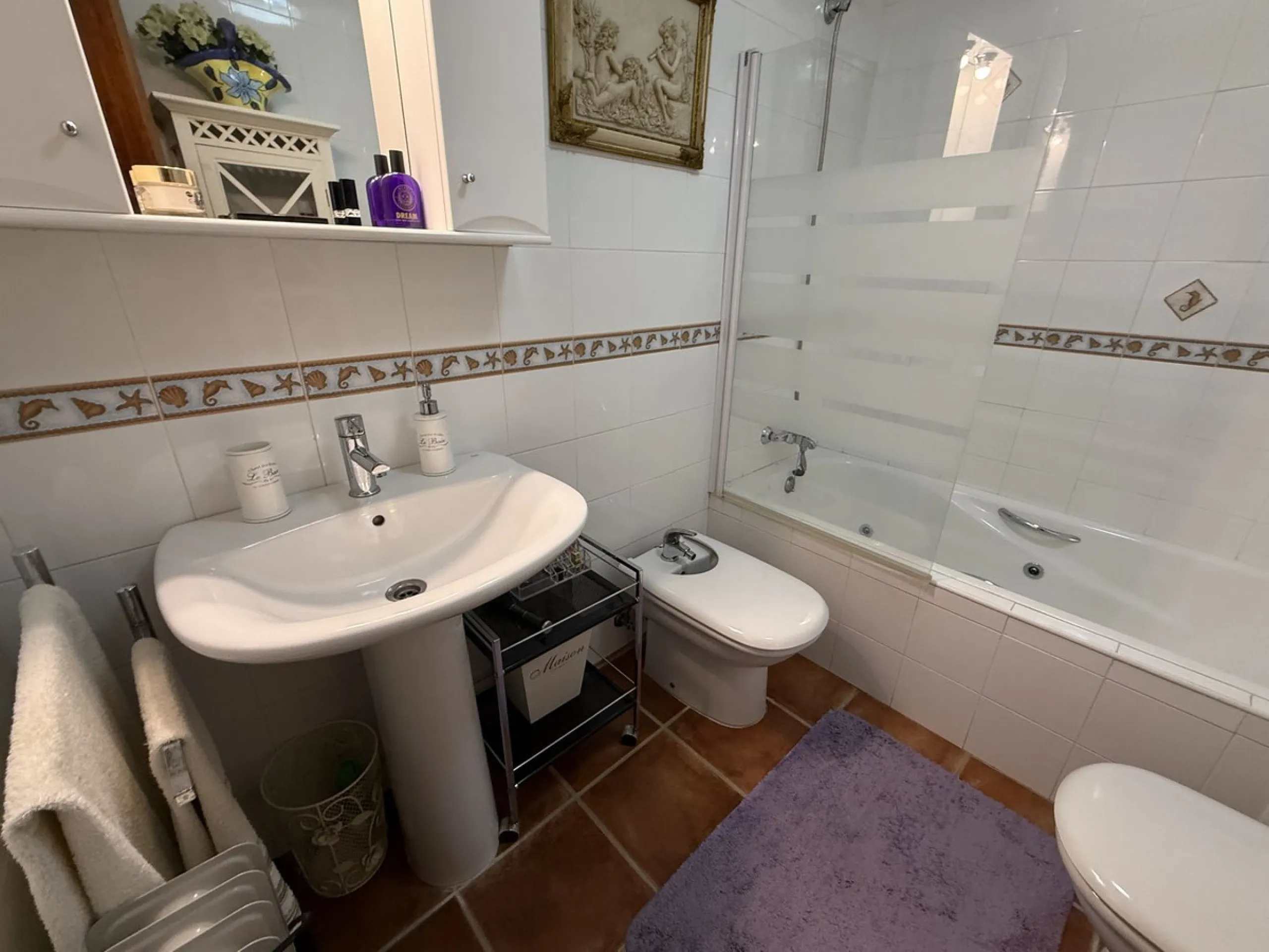 Apartment for sale on the first floor (not ground floor) with 2 bedrooms and 2 bathrooms, located on the second line to the beach in Fuengirola, Los Boliches area.