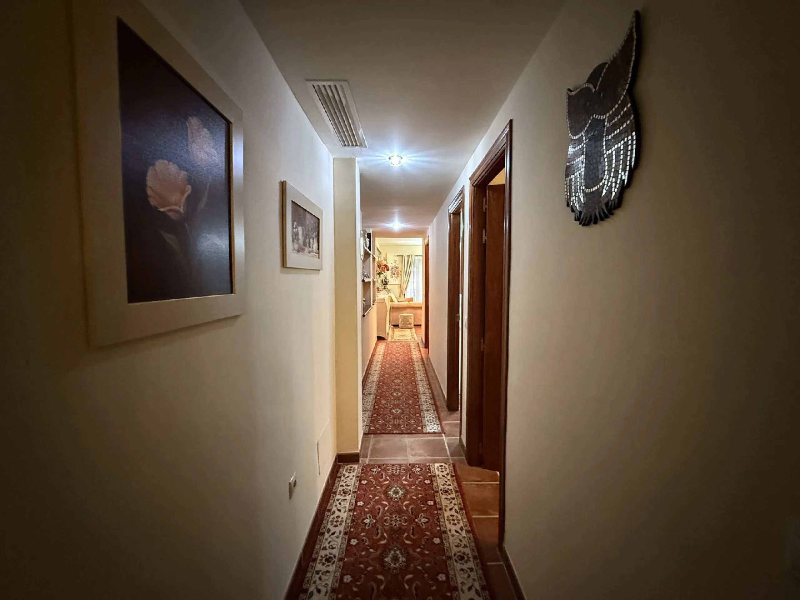 Apartment for sale on the first floor (not ground floor) with 2 bedrooms and 2 bathrooms, located on the second line to the beach in Fuengirola, Los Boliches area.