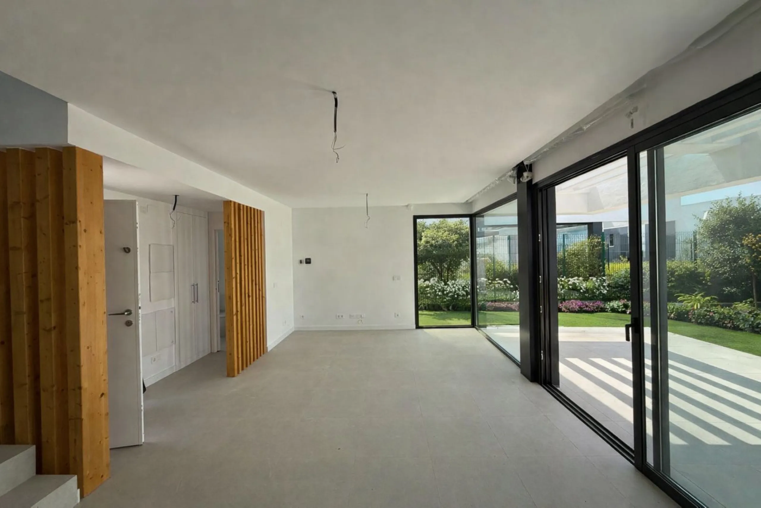 Brand new 3 bedroom semi detached villa for rent and sale located in the exclusive Serene Atalaya residential complex on the New Golden Mile in Estepona. The villa is built in a contemporary modern architectural style using high quality materials and offe
